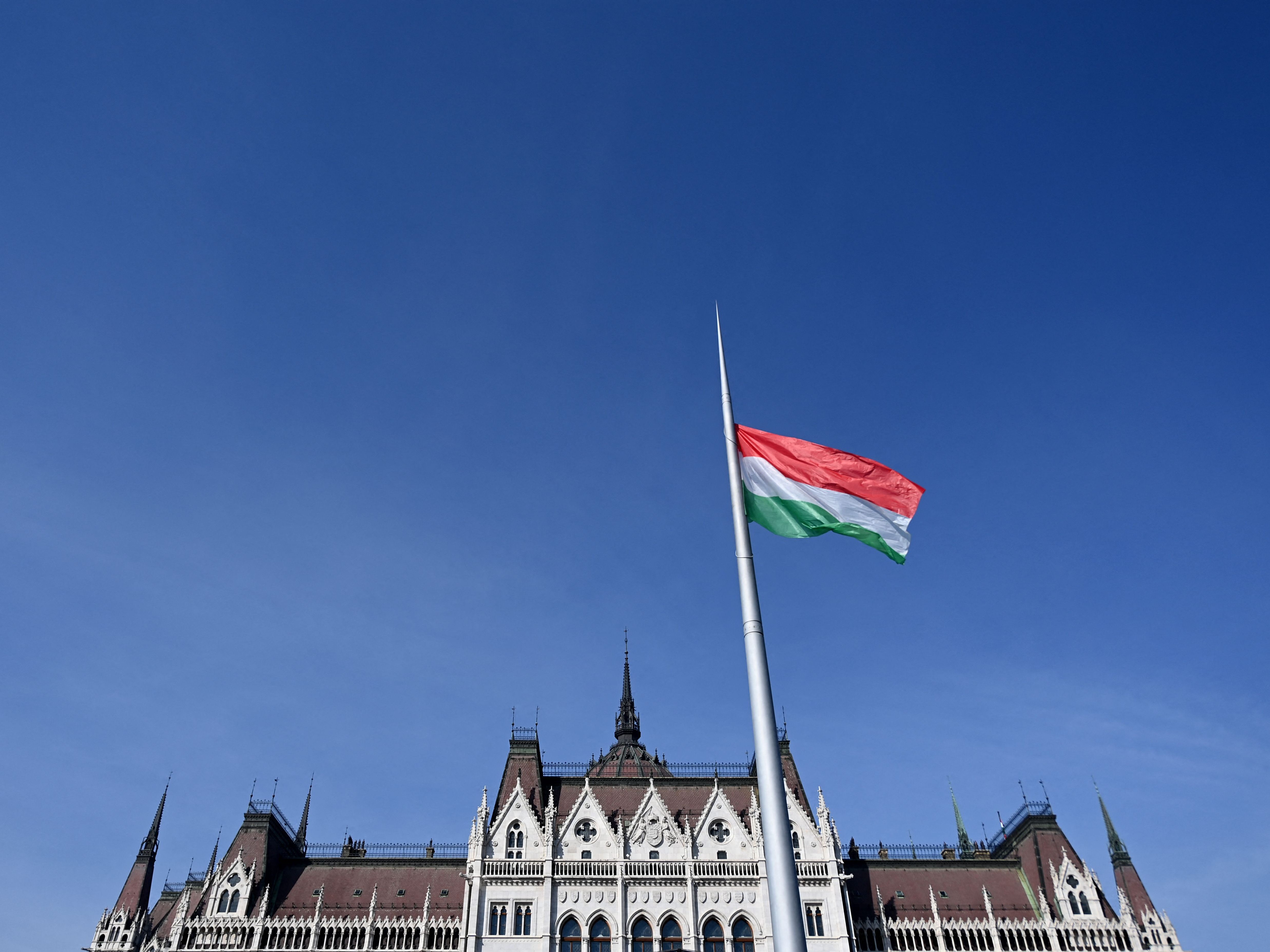 Ungarische Regierung kündigte am Donnerstag Sondersteuern an. Ungarische Regierung kündigte am Donnerstag Sondersteuern an.