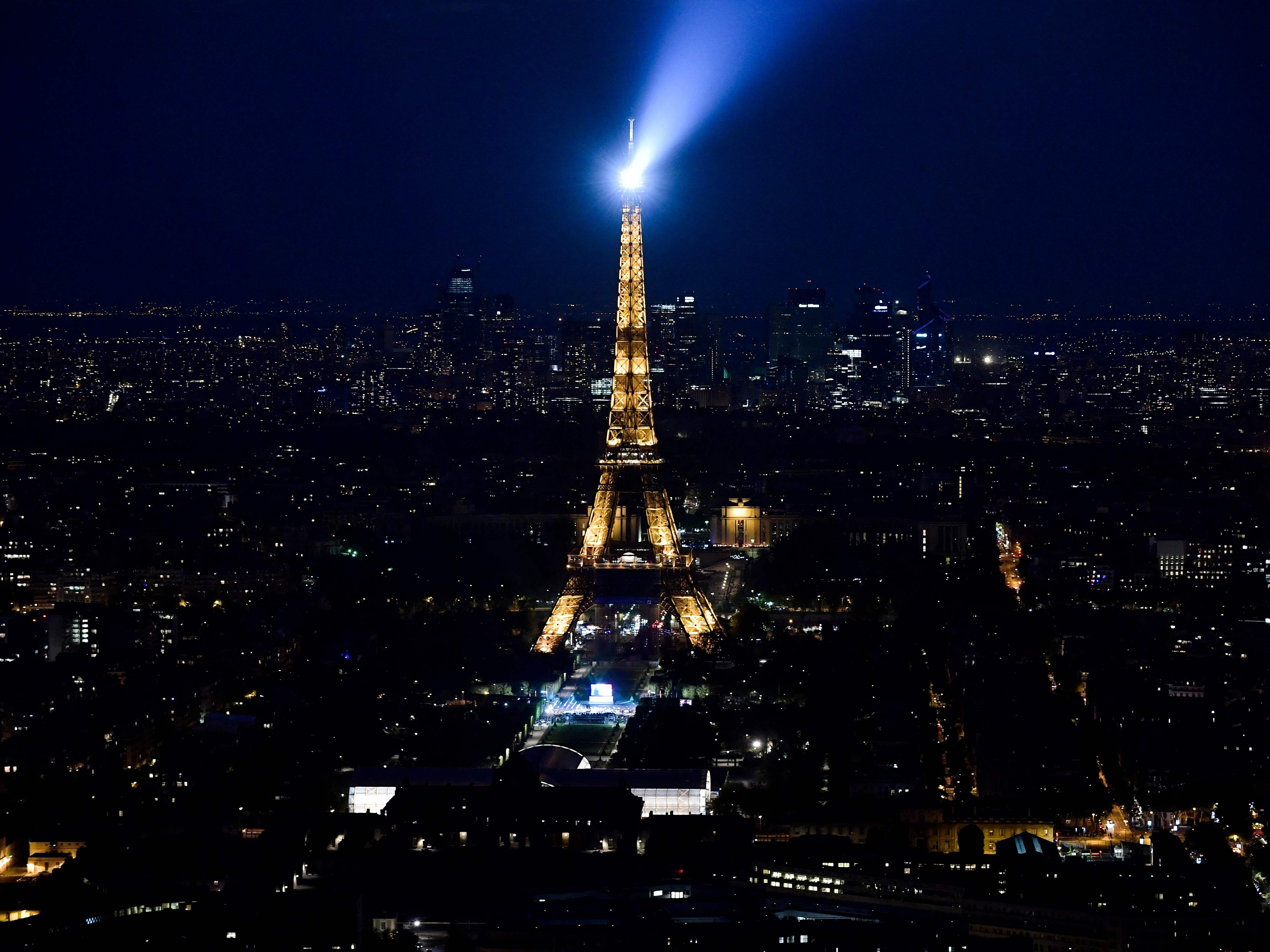 Eine Reise nach Paris klingt attraktiv.