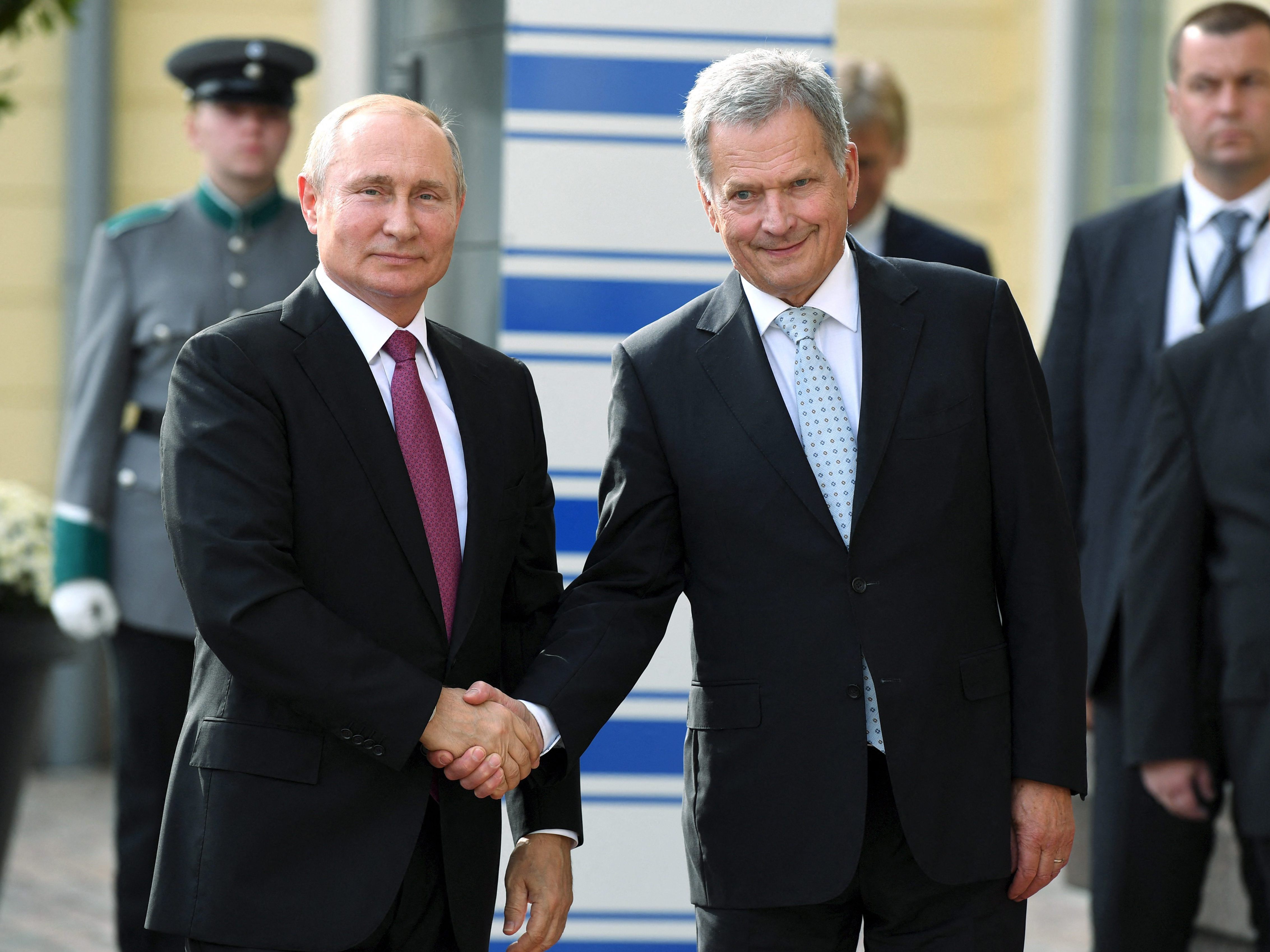 Russlands Präsident Wladimir Putin mit dem finnischen Präsidenten Sauli Niinistö im Jahr 2019. Russlands Präsident Wladimir Putin mit dem finnischen Präsidenten Sauli Niinistö im Jahr 2019.