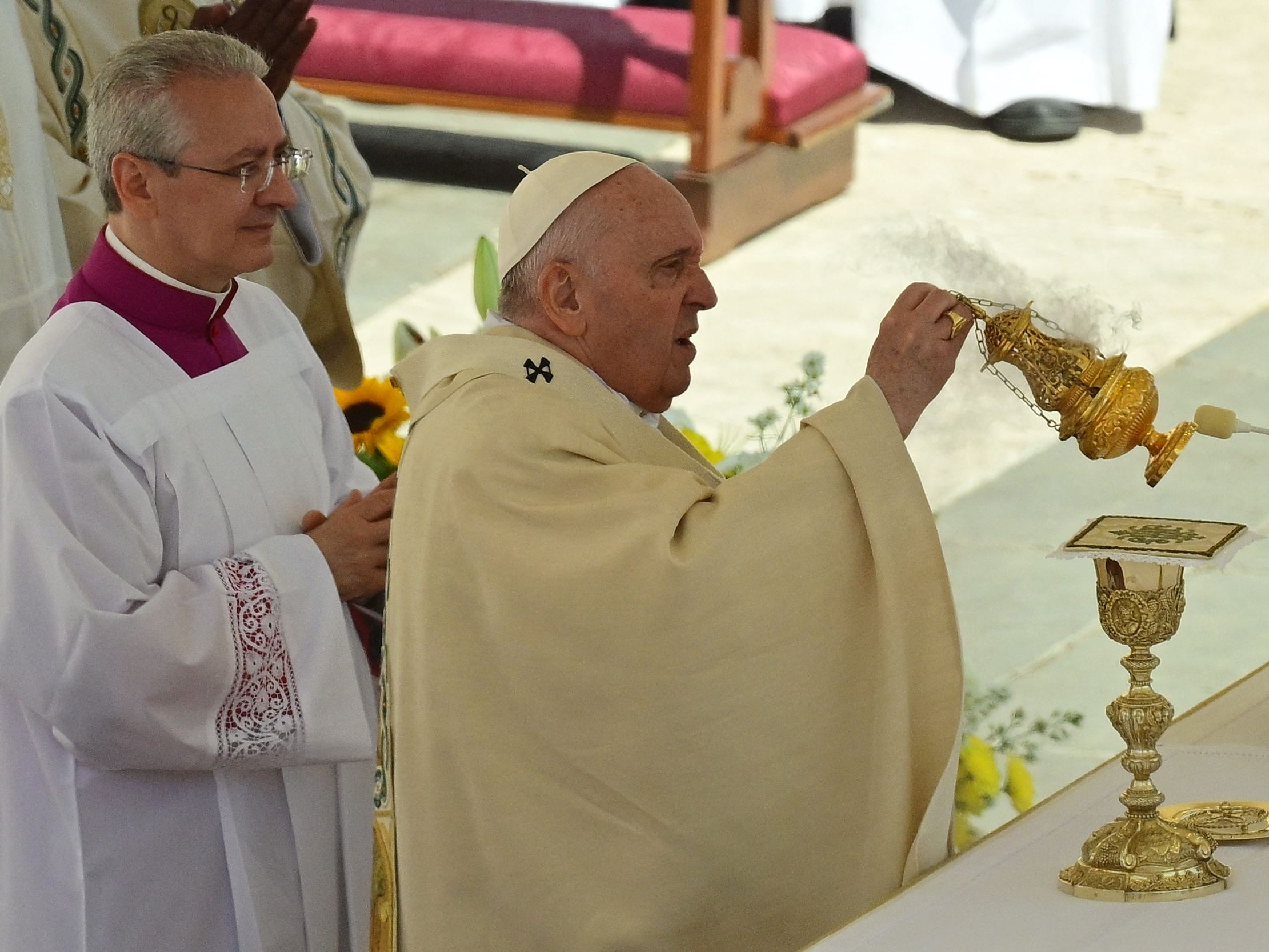 Papst Franziskus scherzte über Tequila als Schmerzmittel für sein Knie Papst Franziskus scherzte über Tequila als Schmerzmittel für sein Knie