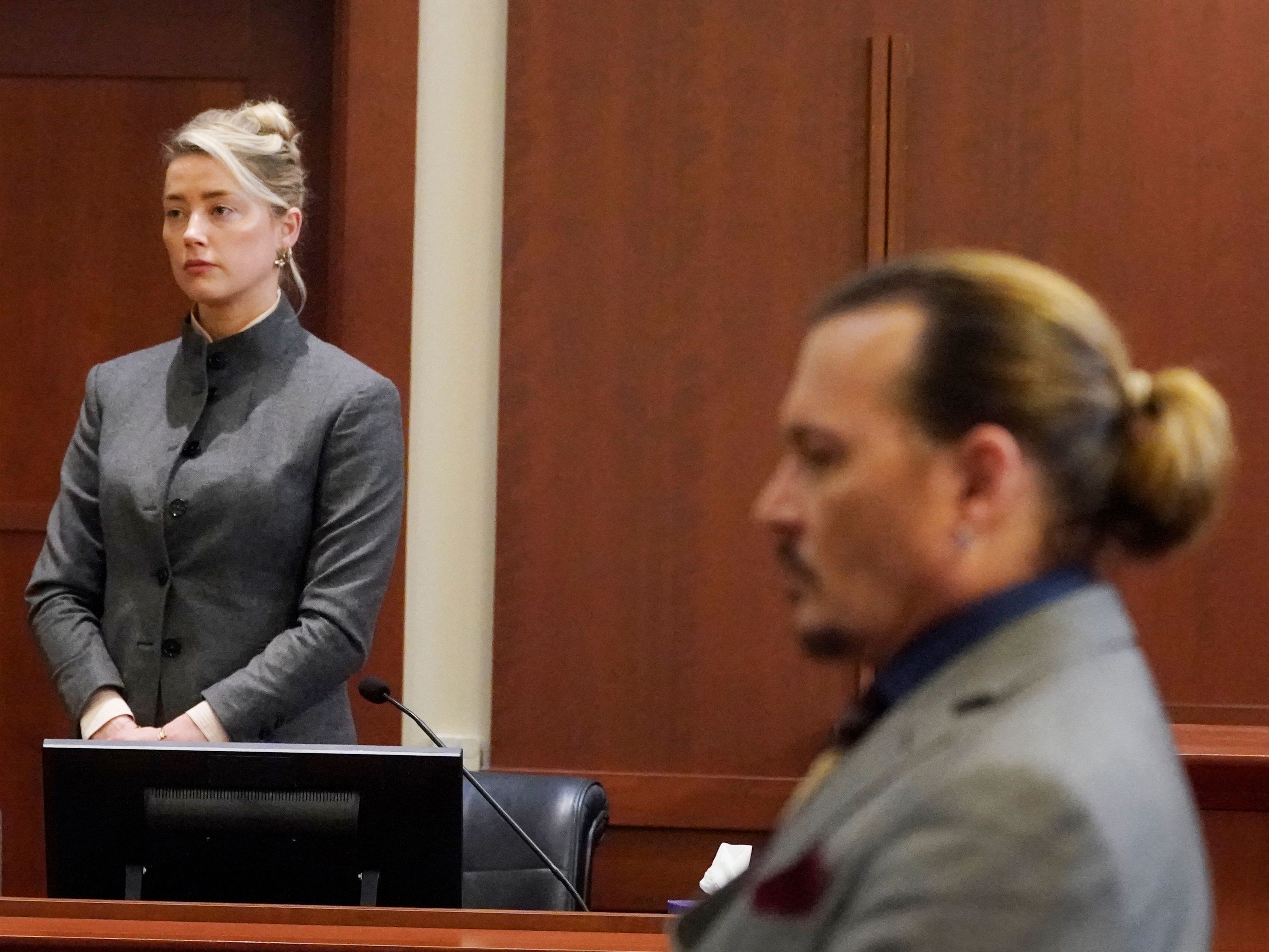 Schauspielerin Amber Heard (36) erhob im Prozess in Fairfax erneut schwere Vorwürfe gegen ihren Ex-Mann Johnny Depp (53).