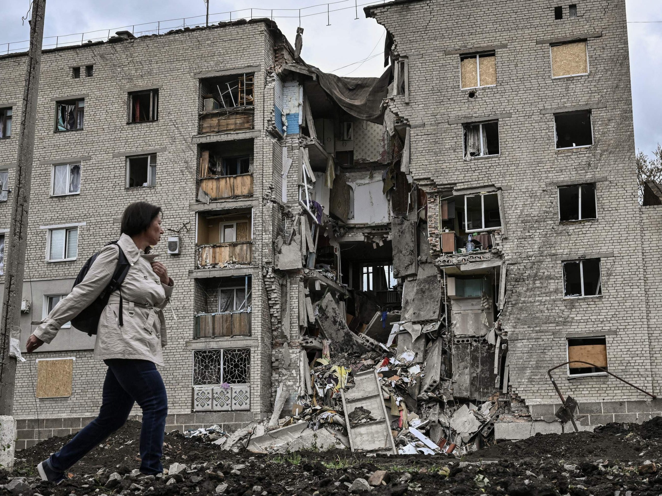 Laut dem ukrainischen Präsidenten Selenskyj ist die Lage der ukrainischen Truppen im Donbass schwierig. Laut dem ukrainischen Präsidenten Selenskyj ist die Lage der ukrainischen Truppen im Donbass schwierig.