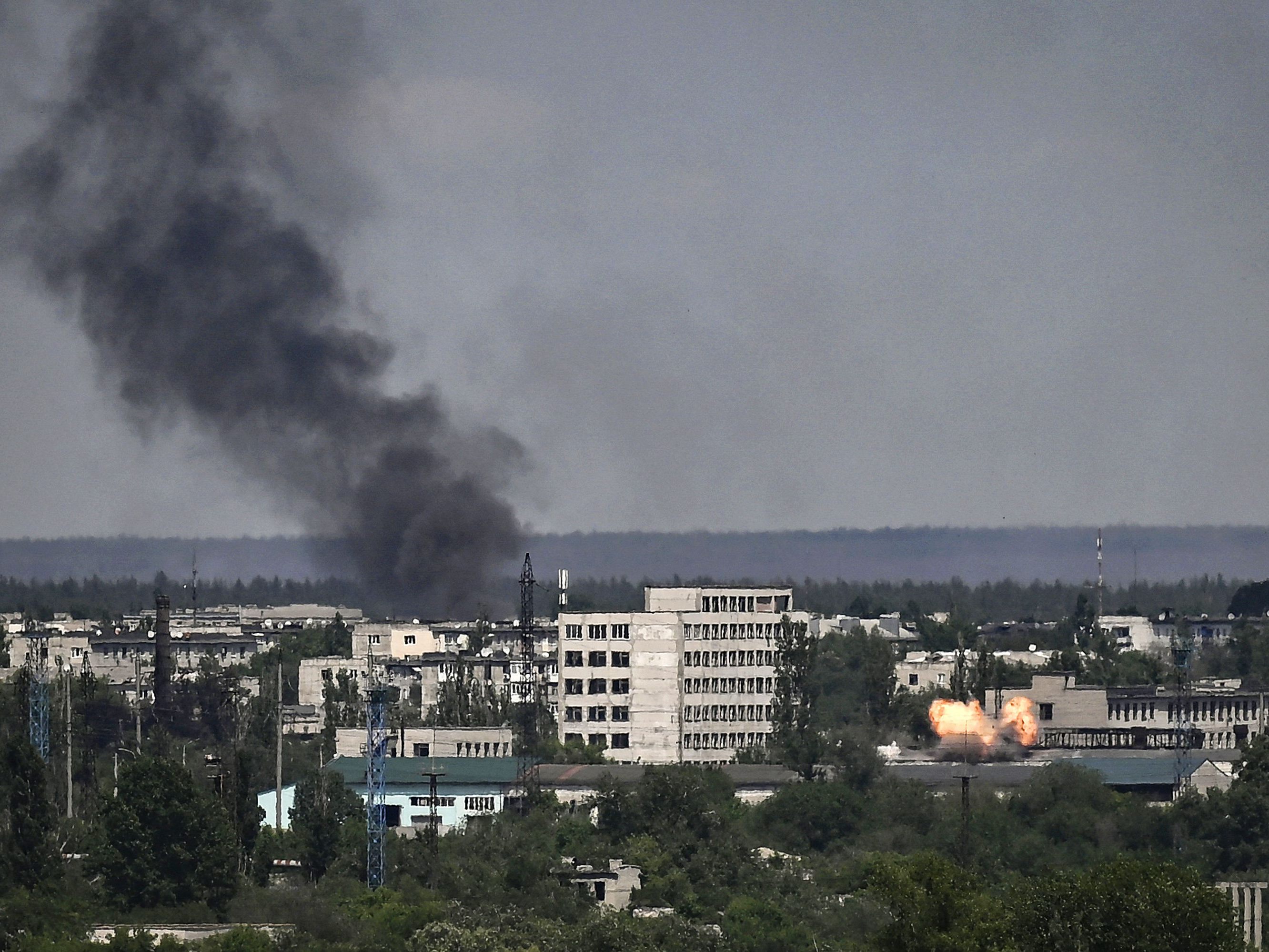 Die Kämpfe um die östliche Stadt Sewerodonezk in der Ukraine halten an. Die Kämpfe um die östliche Stadt Sewerodonezk in der Ukraine halten an.