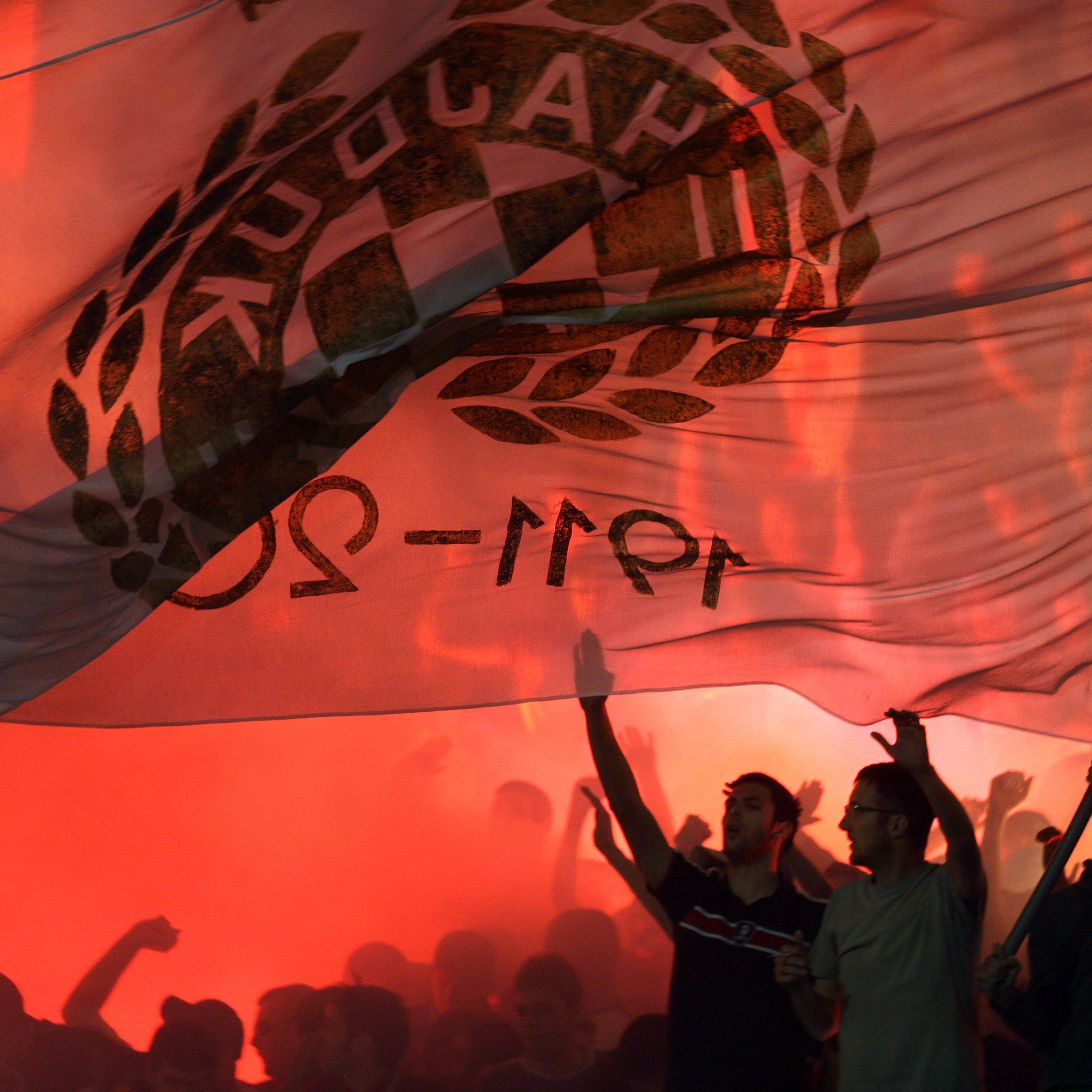 Ultras randalierten auf Autobahn bei Zagreb - Viele Verletzte.