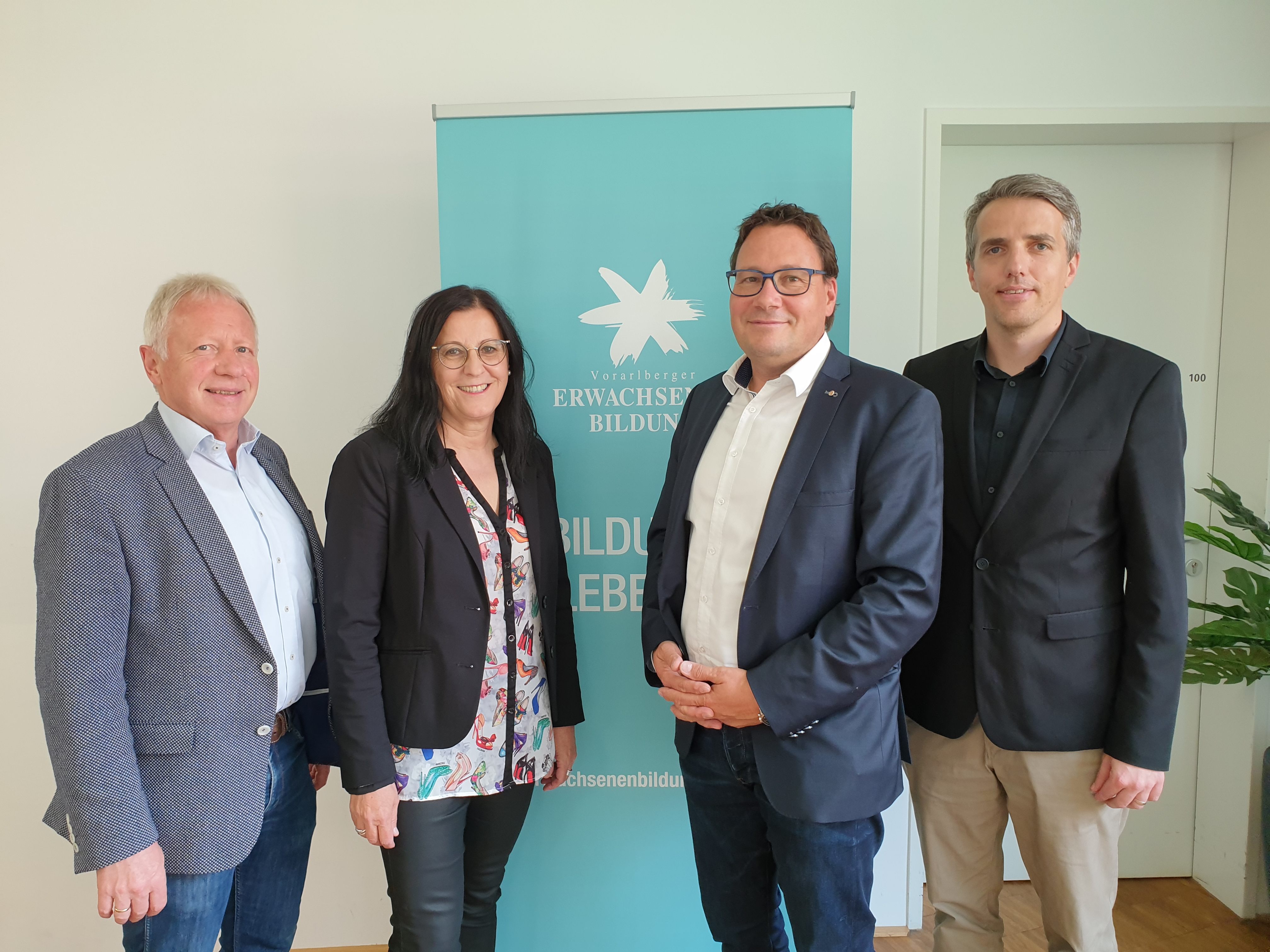 Vorstand der ARGE Vorarlberger Erwachsenenbildung: Christian Kopf, Elisabeth Schwald, Stefan Fischnaller, Daniel Mutschlechner. Vorstand der ARGE Vorarlberger Erwachsenenbildung: Christian Kopf, Elisabeth Schwald, Stefan Fischnaller, Daniel Mutschlechner.