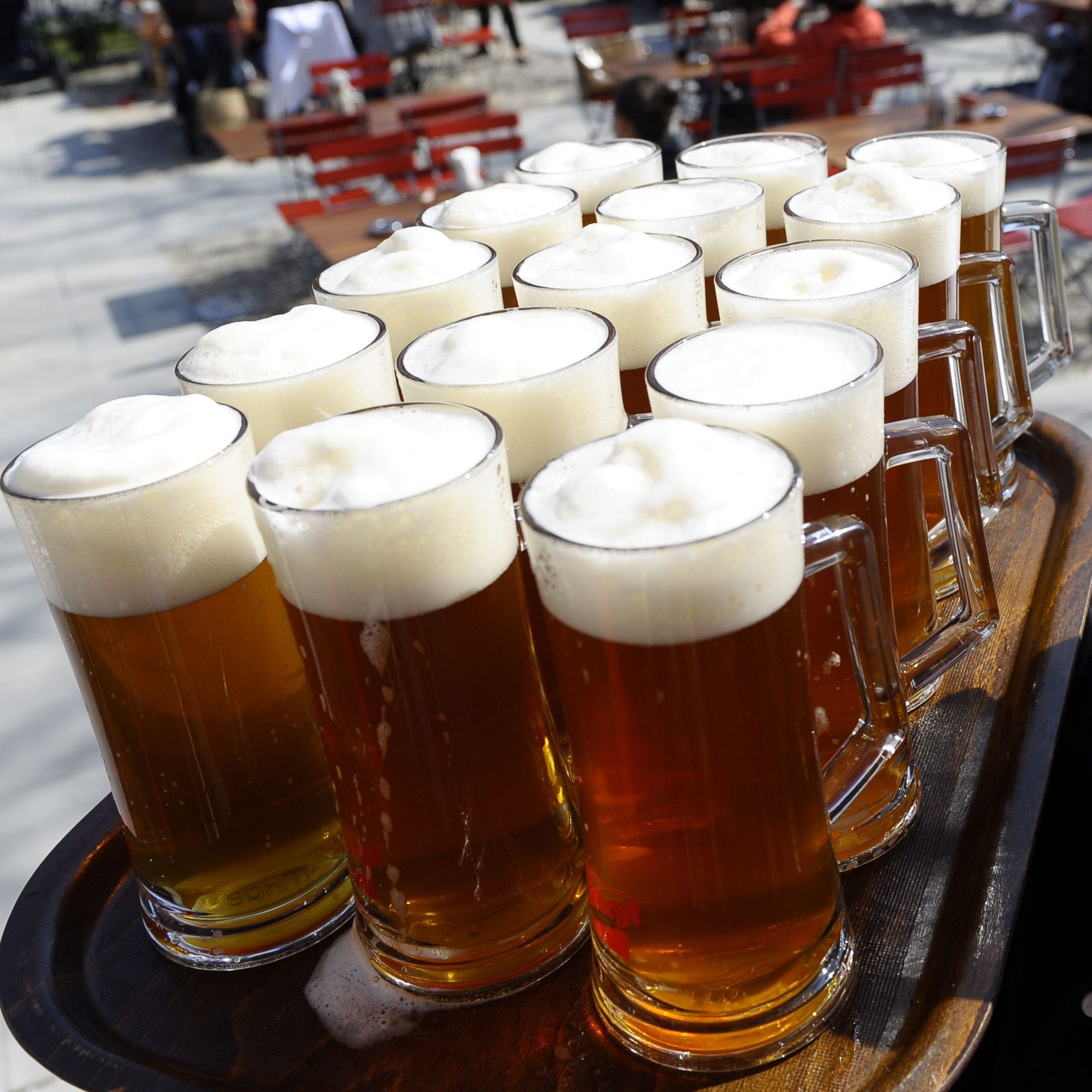 Das genüssliche Feierabendbier könnte für viele Biertrinker im Land bald deutlich kostspieliger werden.