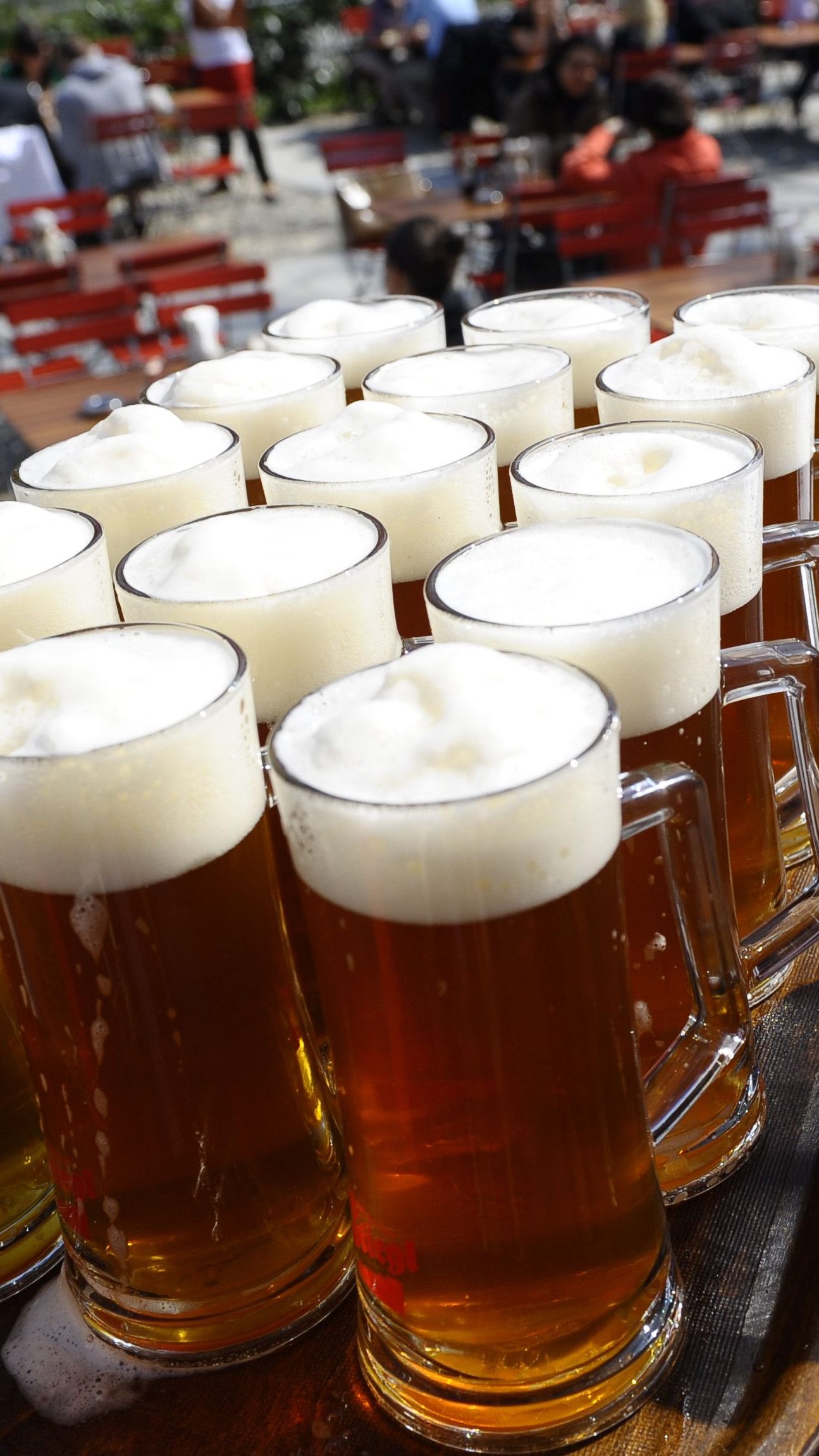 Das genüssliche Feierabendbier könnte für viele Biertrinker im Land bald deutlich kostspieliger werden.