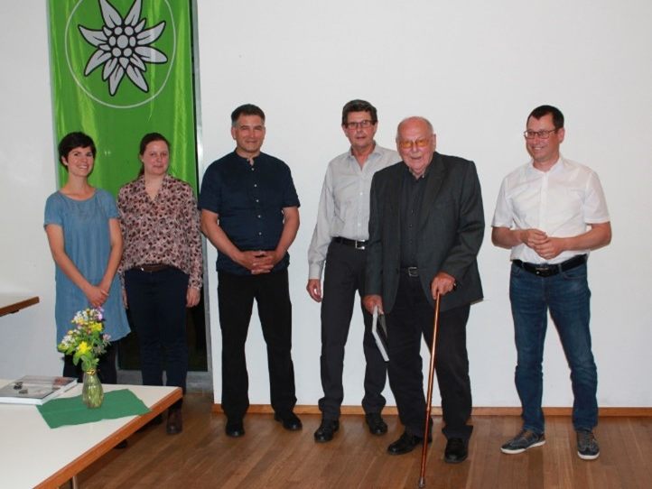 Ehrung für 75 Jahre Vereinsmitgliedschaft: Anton Fussenegger Ehrung für 75 Jahre Vereinsmitgliedschaft: Anton Fussenegger