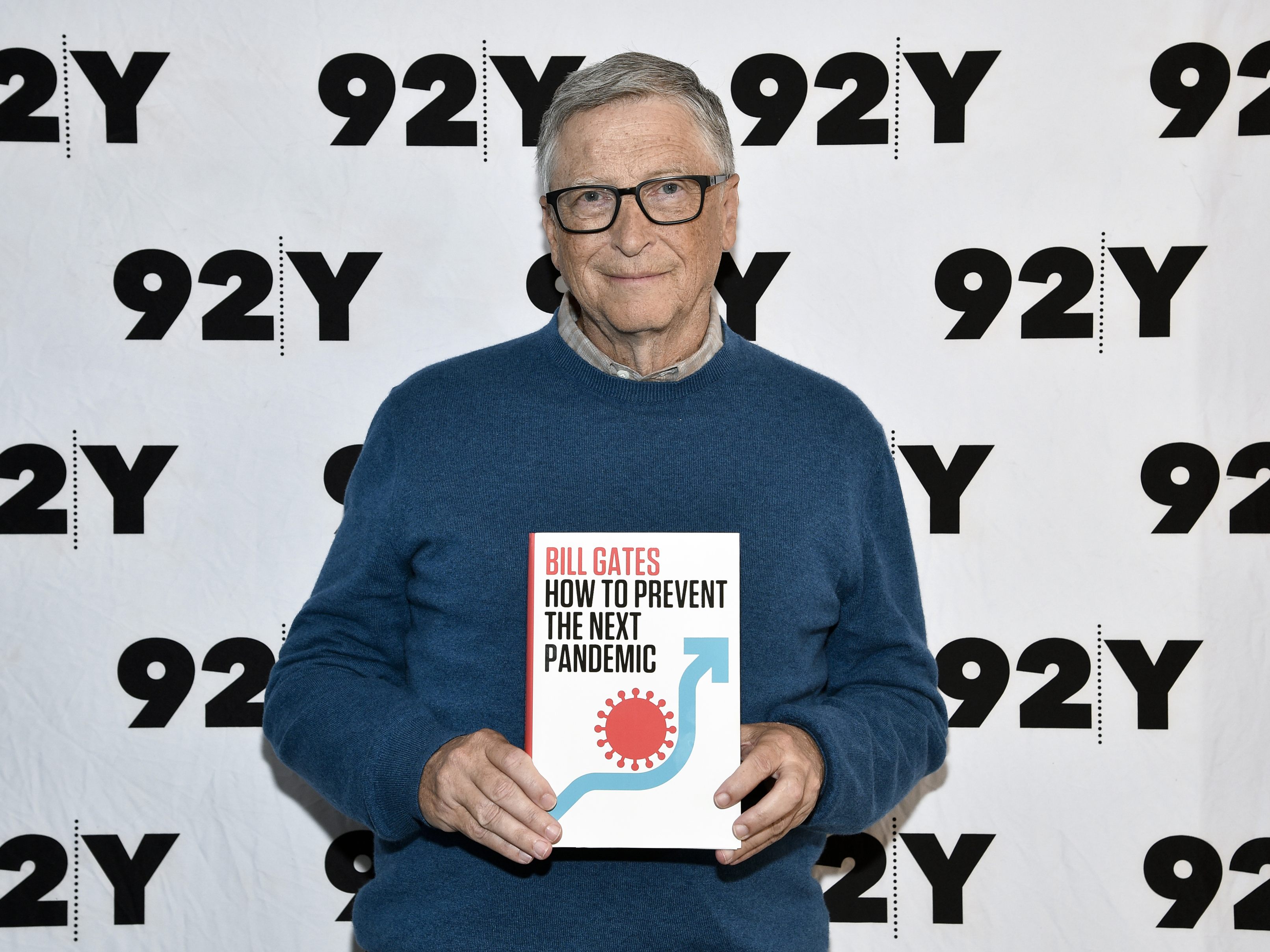 Bill Gates thematisiert in seinem neuen Buch Pandemien und verteidigt sich auch gegen seine Kritiker