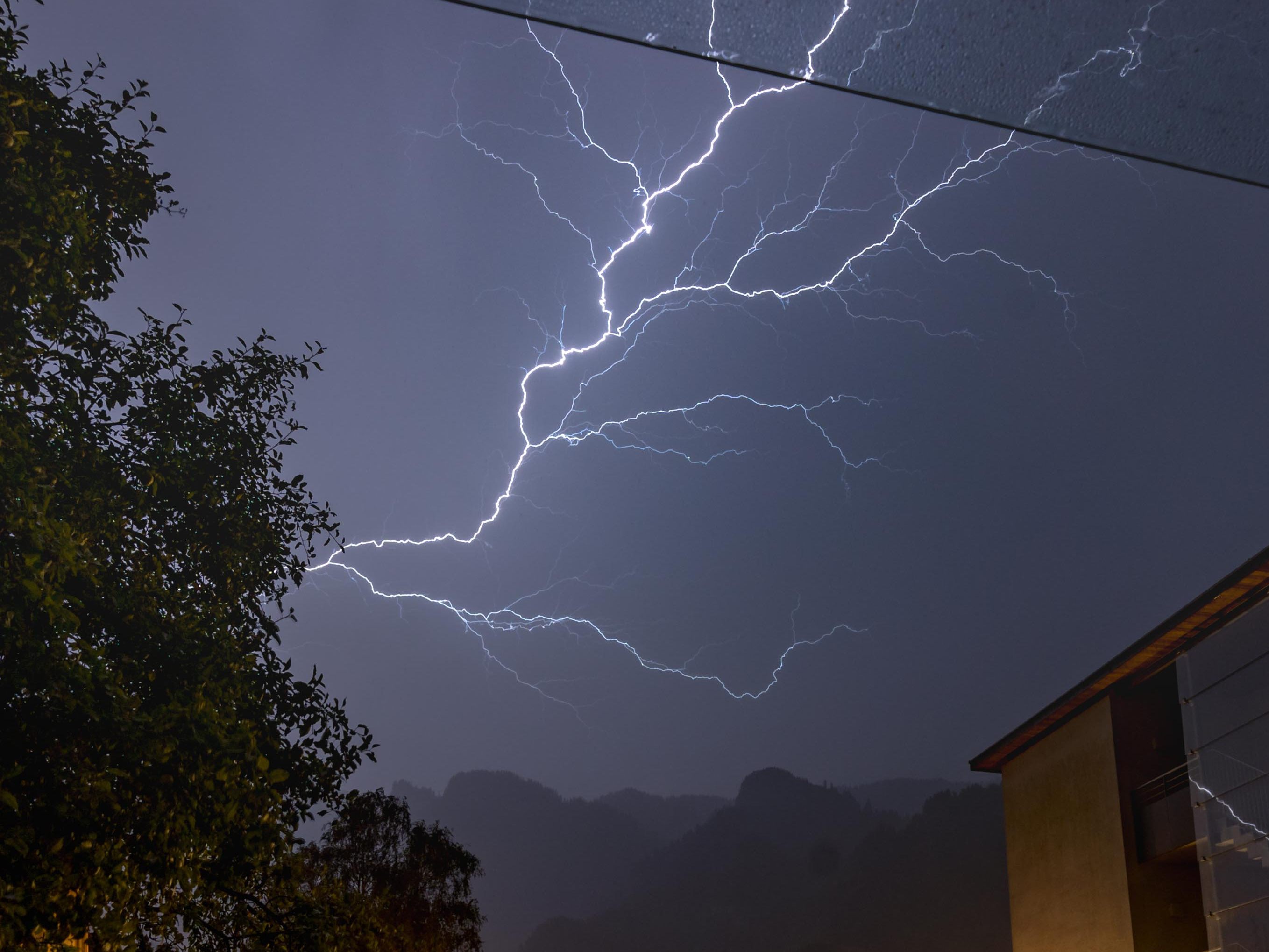 Die Wahrscheinlichkeit für Blitz und Donner ist am Mittwoch zumindest hoch.