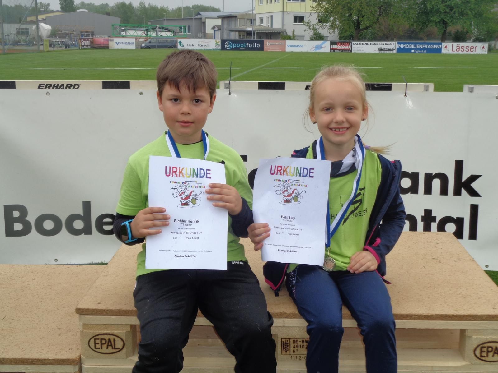 Henrik und Lilly Sieger in der Klasse U8