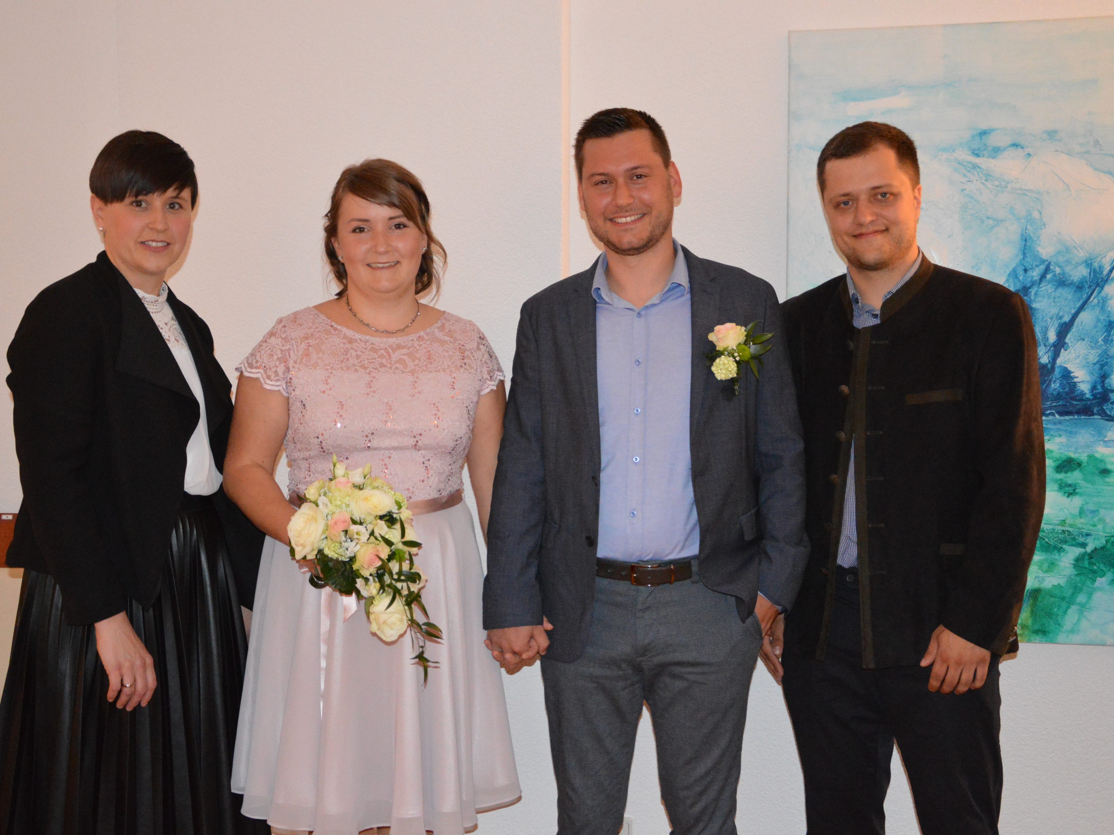Selina Perner und Julian Regittnig haben geheiratet. Selina Perner und Julian Regittnig haben geheiratet.