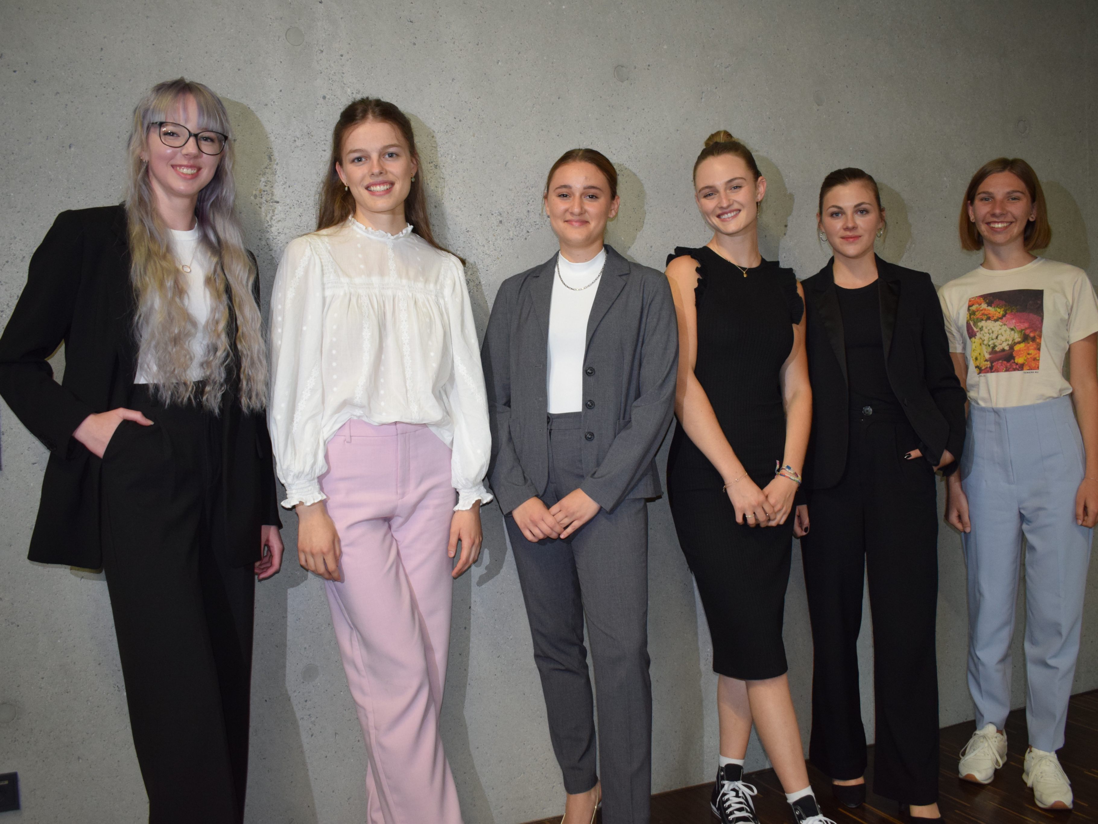 Saskia Wilfingseder, Paula Isenberg, Mia Breidenbrücker, Norah Drissner, Sophie Rinner und Miriam Dorner präsentierten ihre Arbeiten.