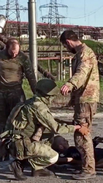 In der Ukraine sind die Kämpfer von Mariupol längst zu Volkshelden geworden.