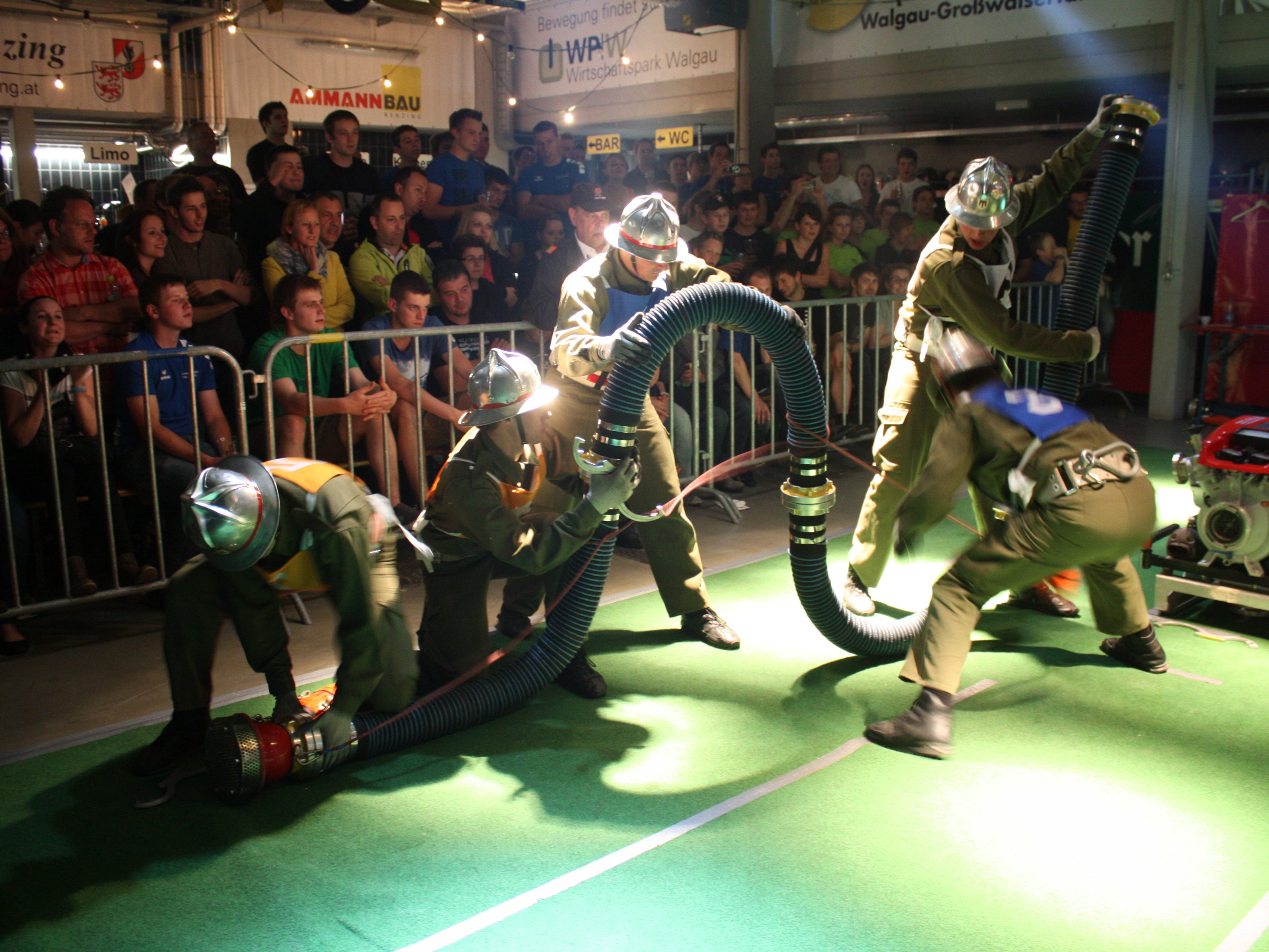 Höchstleistungen beim Nightcup, denen ein intensives Training vorausgeht. Höchstleistungen beim Nightcup, denen ein intensives Training vorausgeht.