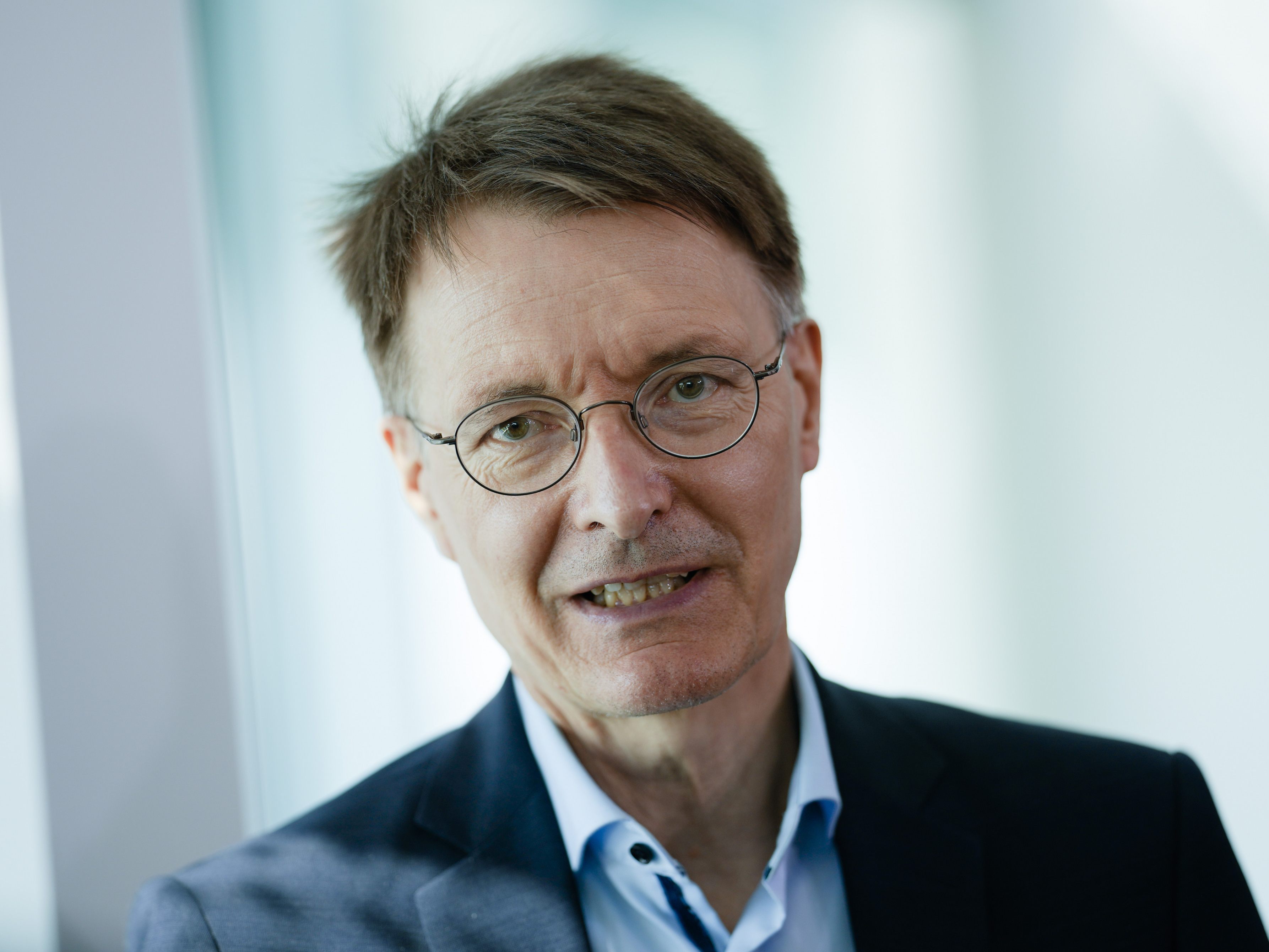 Der deutsche Gesundheitsminister Karl Lauterbach möchte ab 1. Juni die Corona-Einreiseregeln nach Deutschland lockern. Der deutsche Gesundheitsminister Karl Lauterbach möchte ab 1. Juni die Corona-Einreiseregeln nach Deutschland lockern.