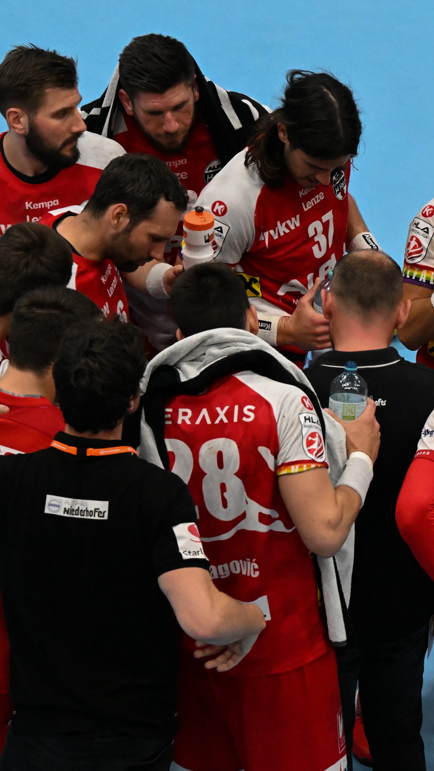 Der Titelverteidiger aus Hard hat das erste Spiel der Halbfinalserie gewonnen.