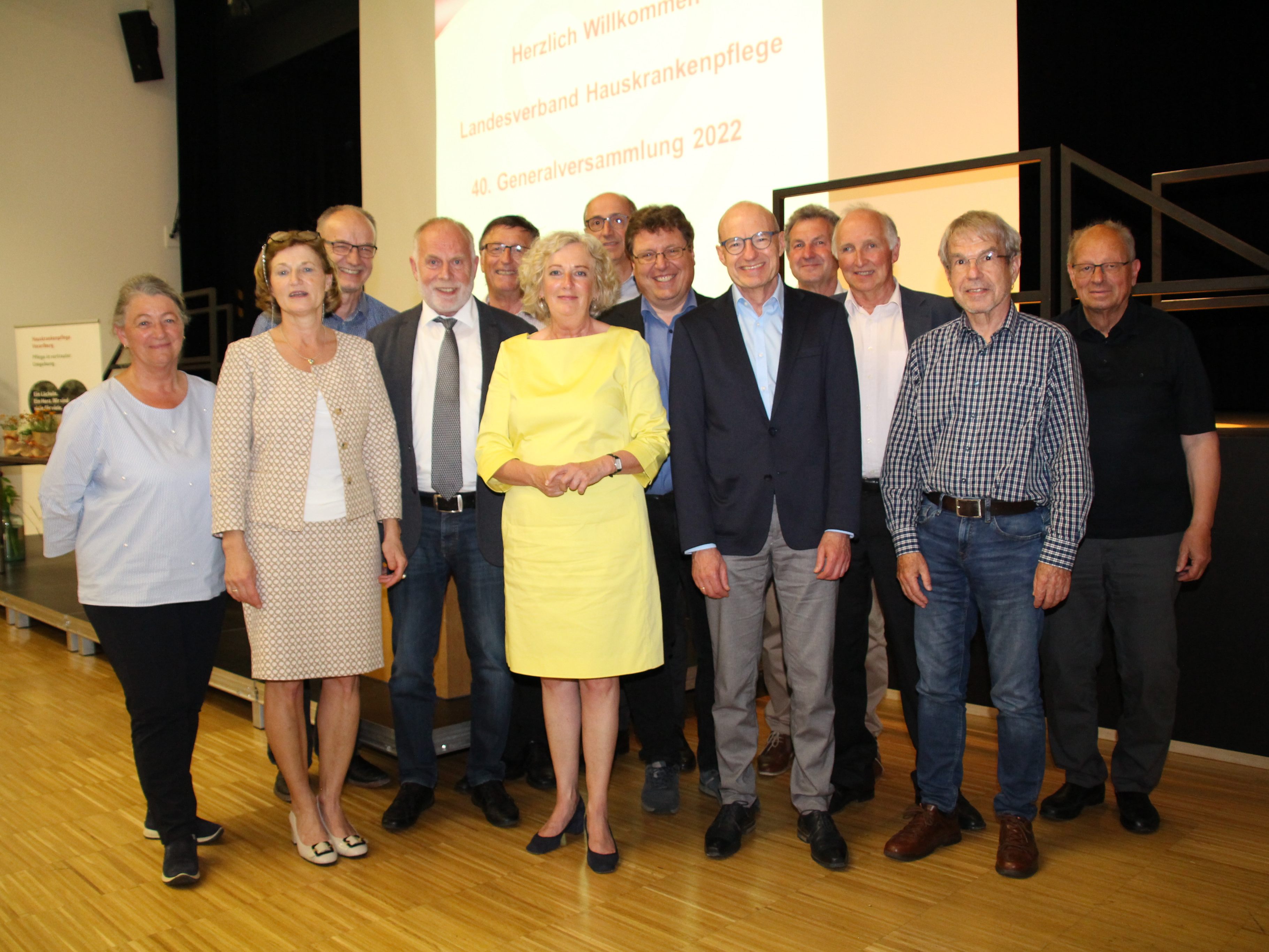 Der neue Vorstand des Landesverbands Hauskrankenpflege Vorarlberg mit Soziallandesrätin Katharina Wiesflecker.