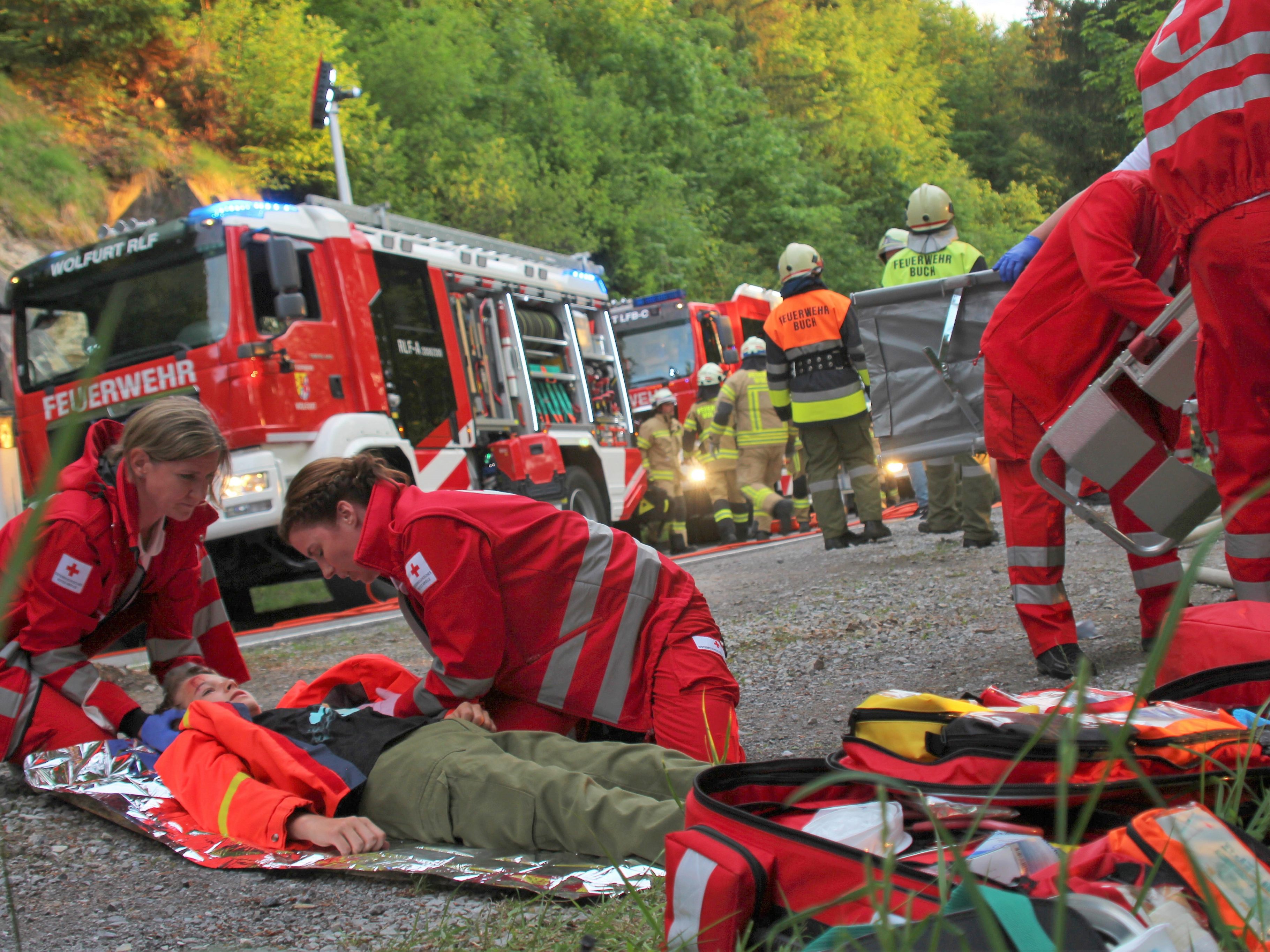 Bei der Großübung auf der Bucherstraße zeigten die Einsatzkräfte ihr Können.