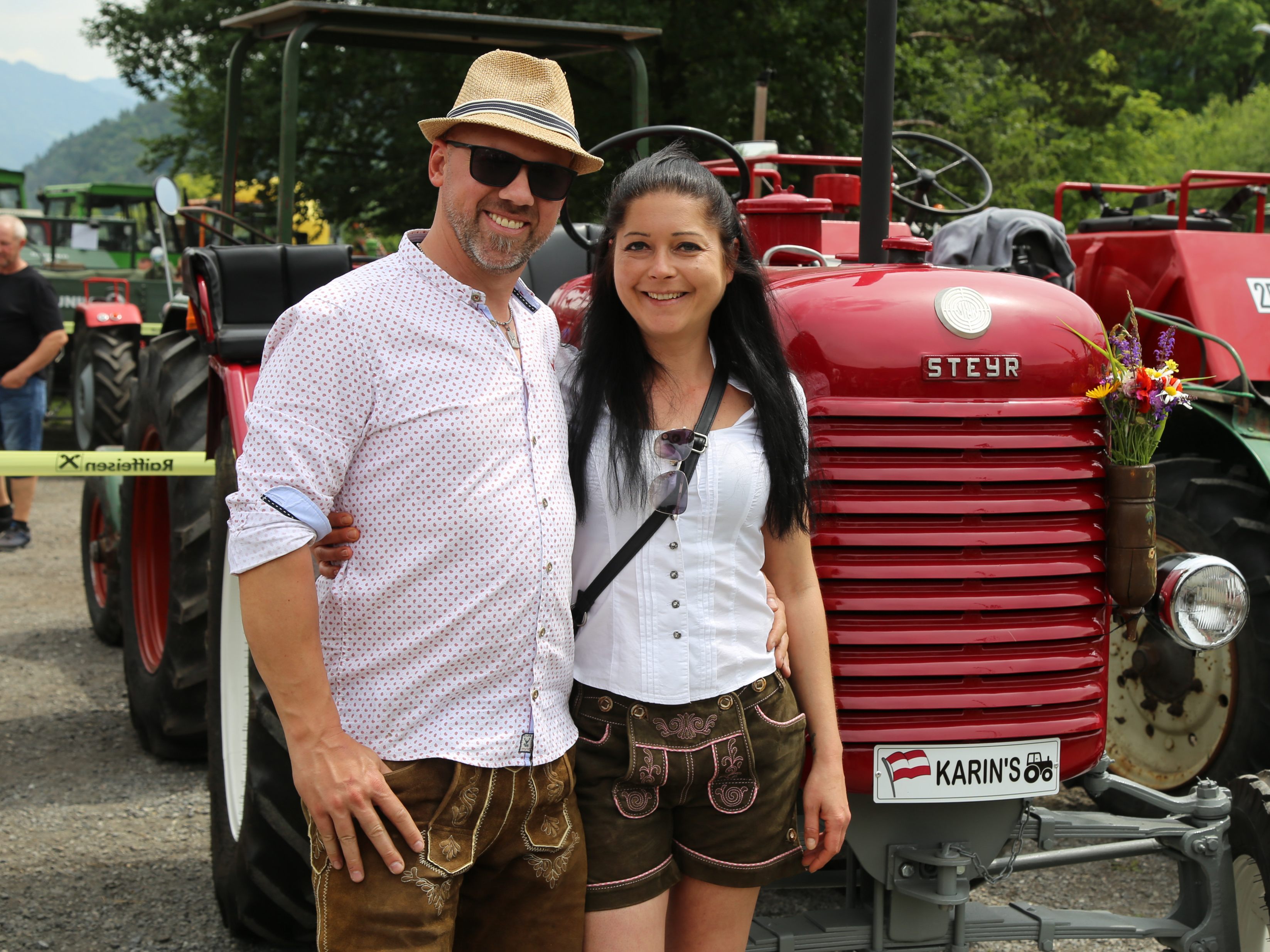 Daniel und Karin aus Nofels präsentierten ihren Oldtimer.