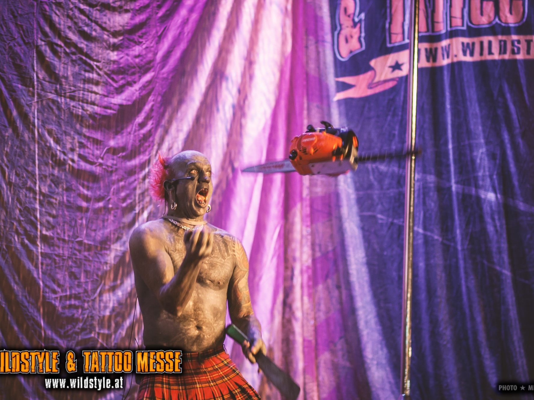 Buntes Show-Programm bei der Wildstyle & Tattoo Messe.