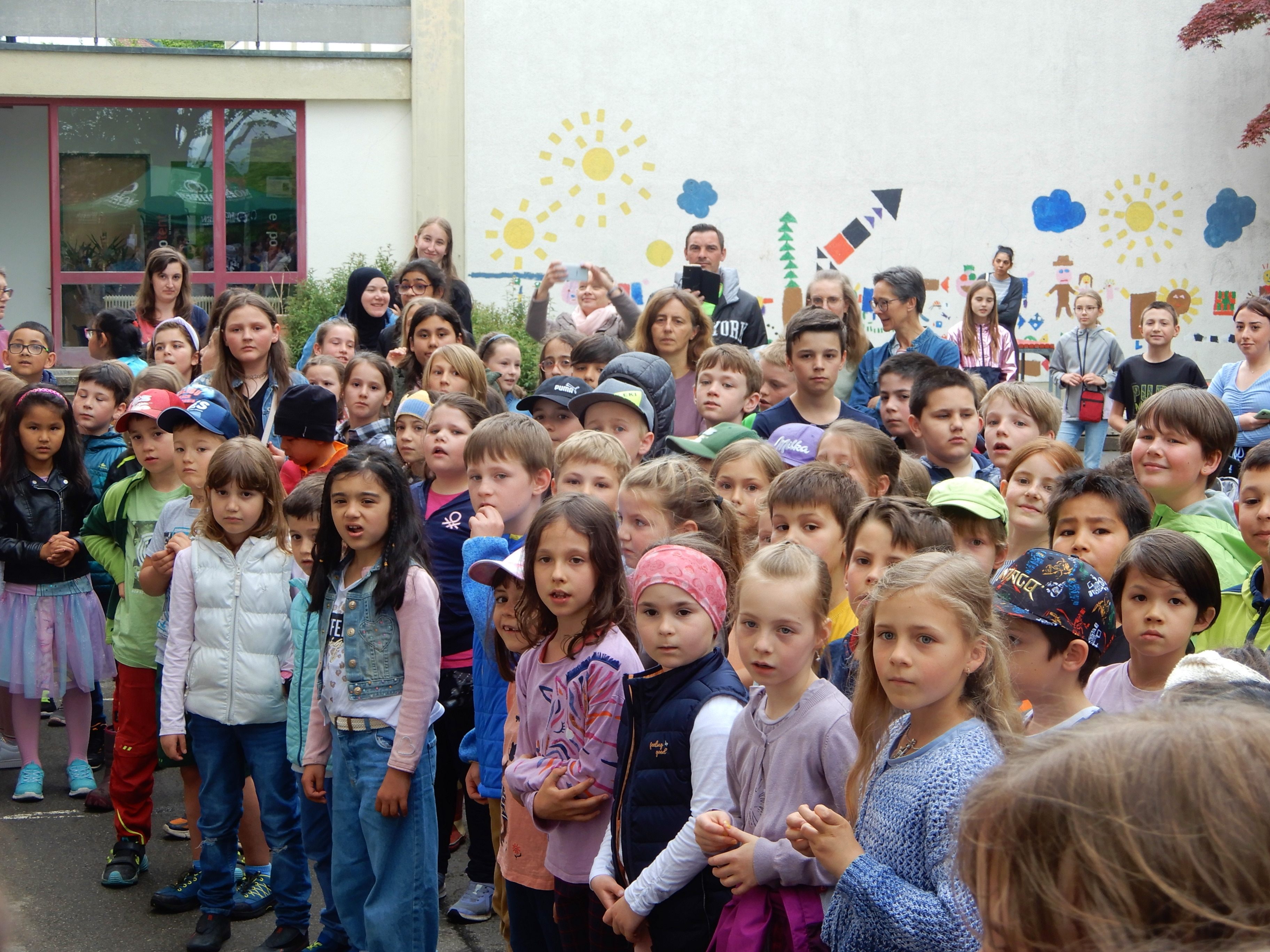 Endlich wieder zusammen feiern und Spaß haben hieß es für die Kinder und Eltern beim Schulfest der VS Leopold im Hatlerdorf.