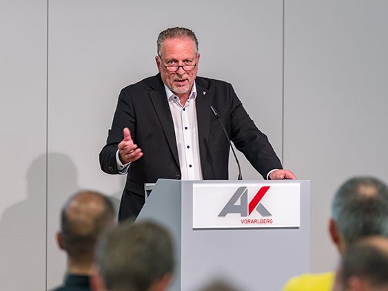 AK-Präsident: „Was einzig hilft: Höhere Löhne und Lohnsteuer runter, und zwar gleich, und die Abschaffung der Kalten Progression.“ (Foto: Jürgen Gorbach)