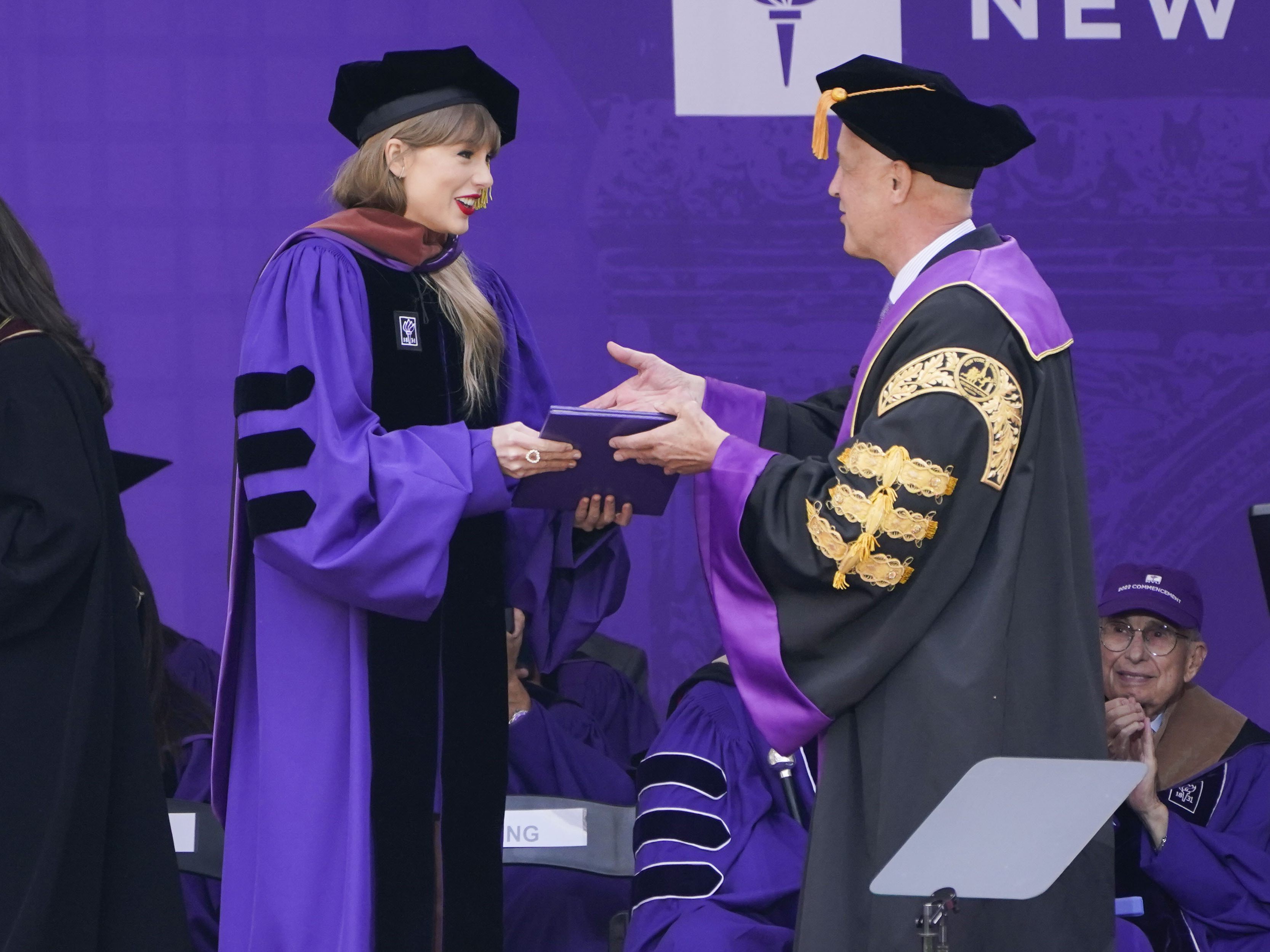 Als Taylor Swift ihren Doktortitel der New York University entgegennahm, hielt die US-Sängerin eine unvergessliche Rede.