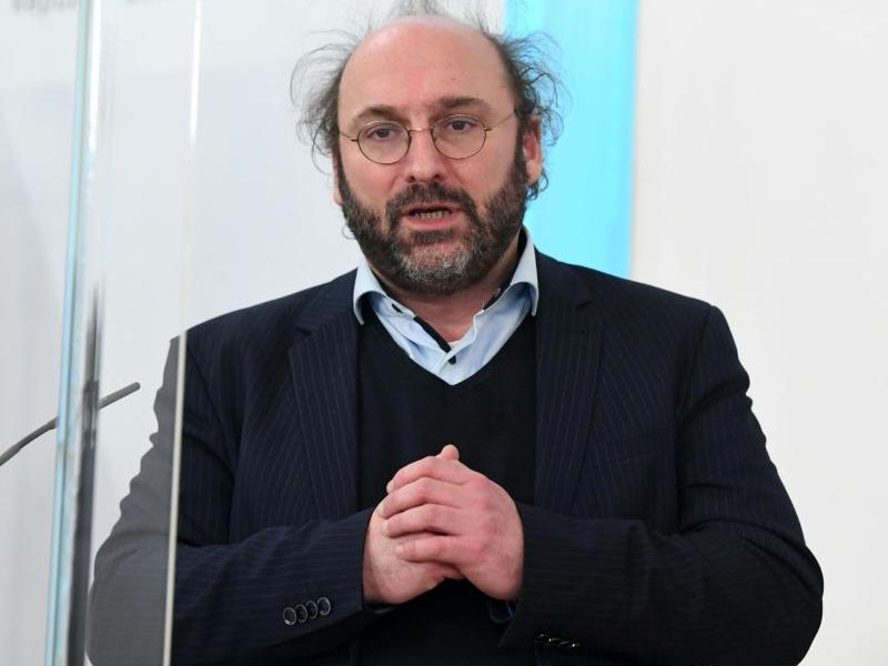 Niki Popper erwartet weiter leicht sinkende Tend.enz bei Corona-Fällen