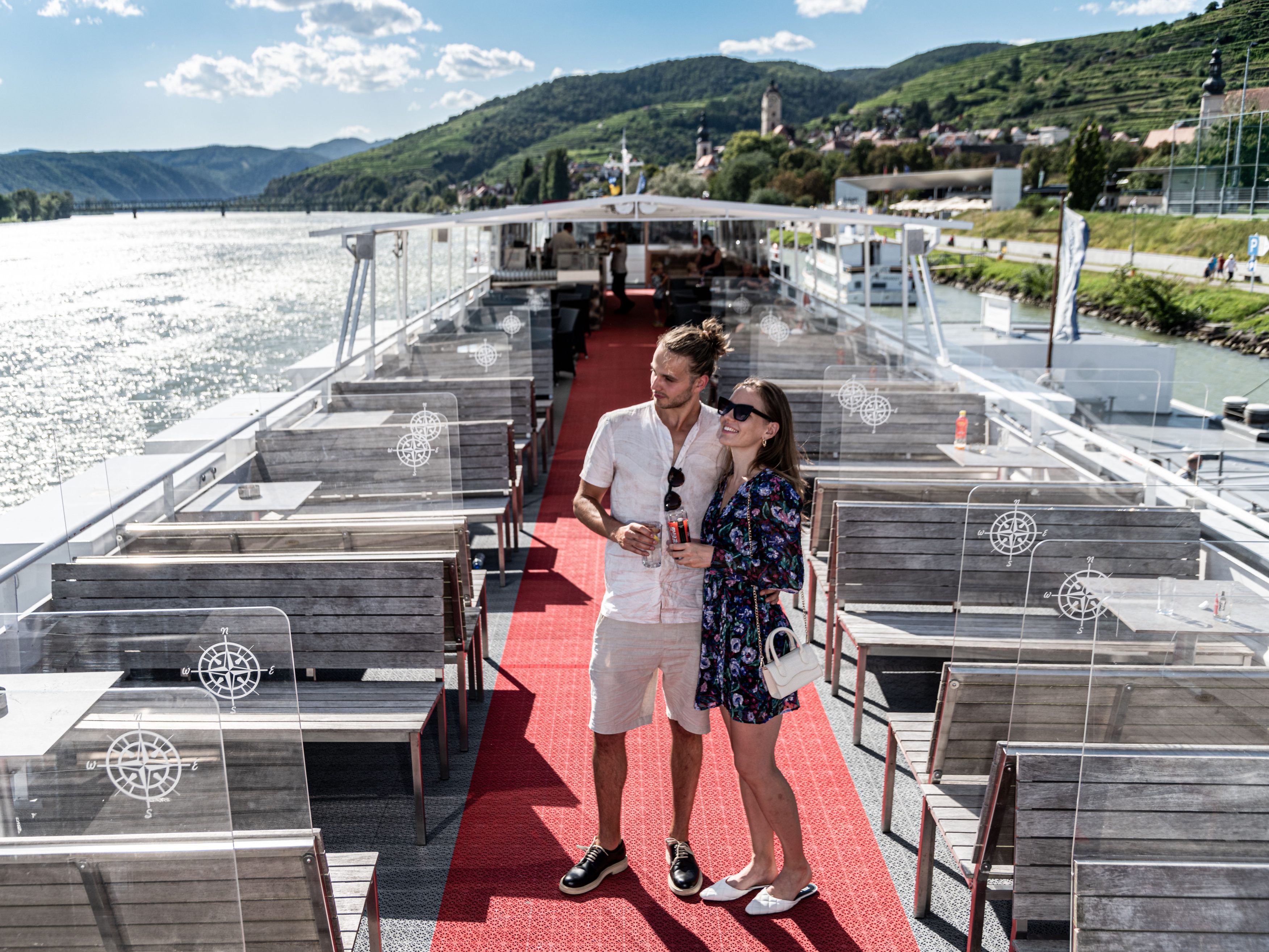 Die MS Dürnstein fährt zum Muttertag durch die Wachau Die MS Dürnstein fährt zum Muttertag durch die Wachau