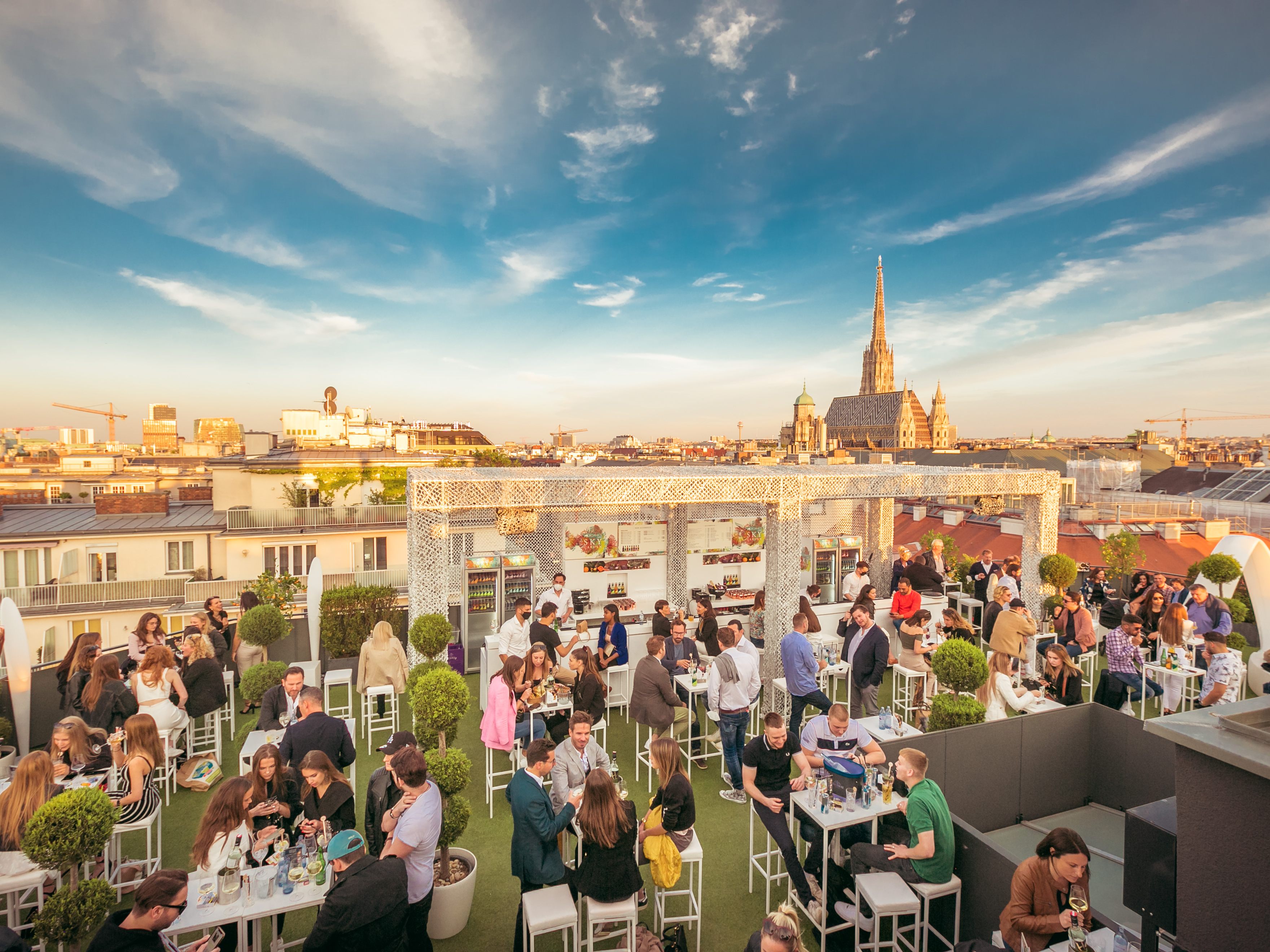 Auch in diesem Sommer hat man die Möglichkeit erfrischende Drinks beim ORGANICS Sky Garden in Wien zu genießen Auch in diesem Sommer hat man die Möglichkeit erfrischende Drinks beim ORGANICS Sky Garden in Wien zu genießen