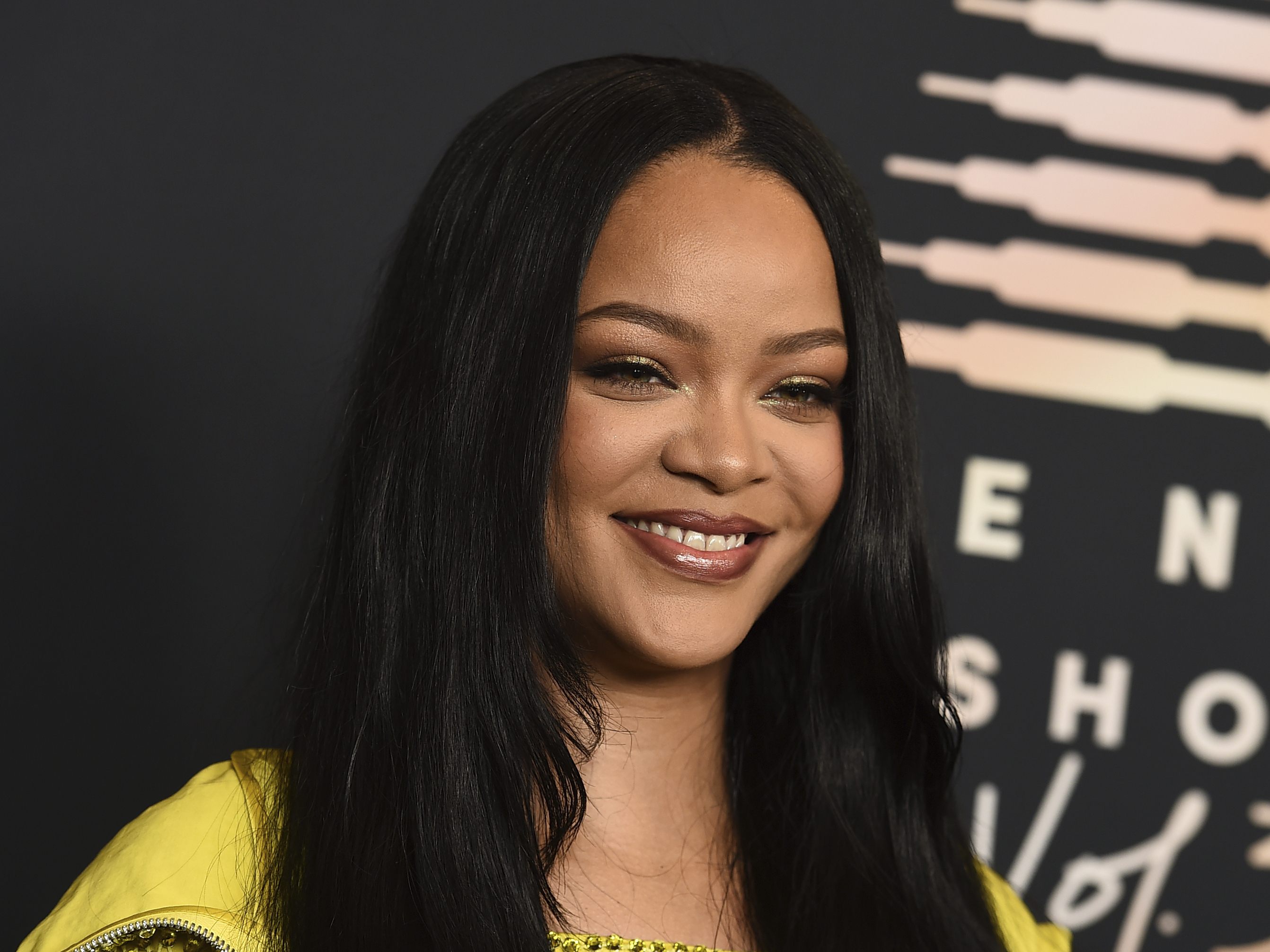 Rihanna brachte einen Sohn zur Welt. Rihanna brachte einen Sohn zur Welt.