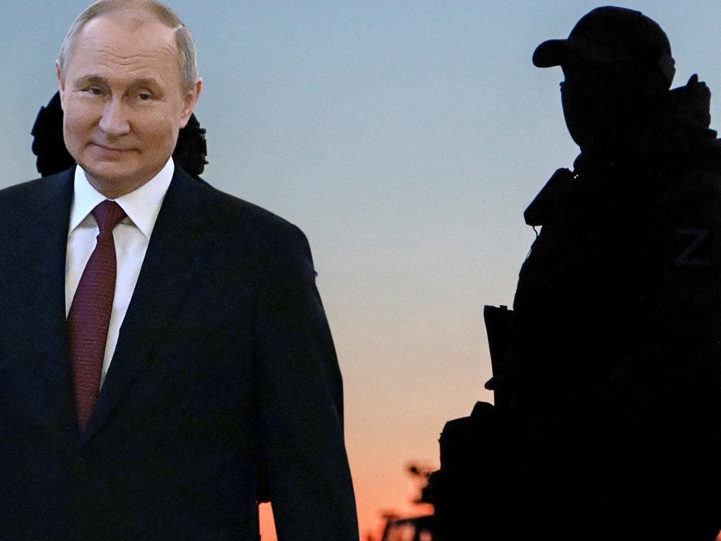 Putin führt seinen Kriegsgrund, die "Entnazifizierung der Ukraine" ad absurdum.