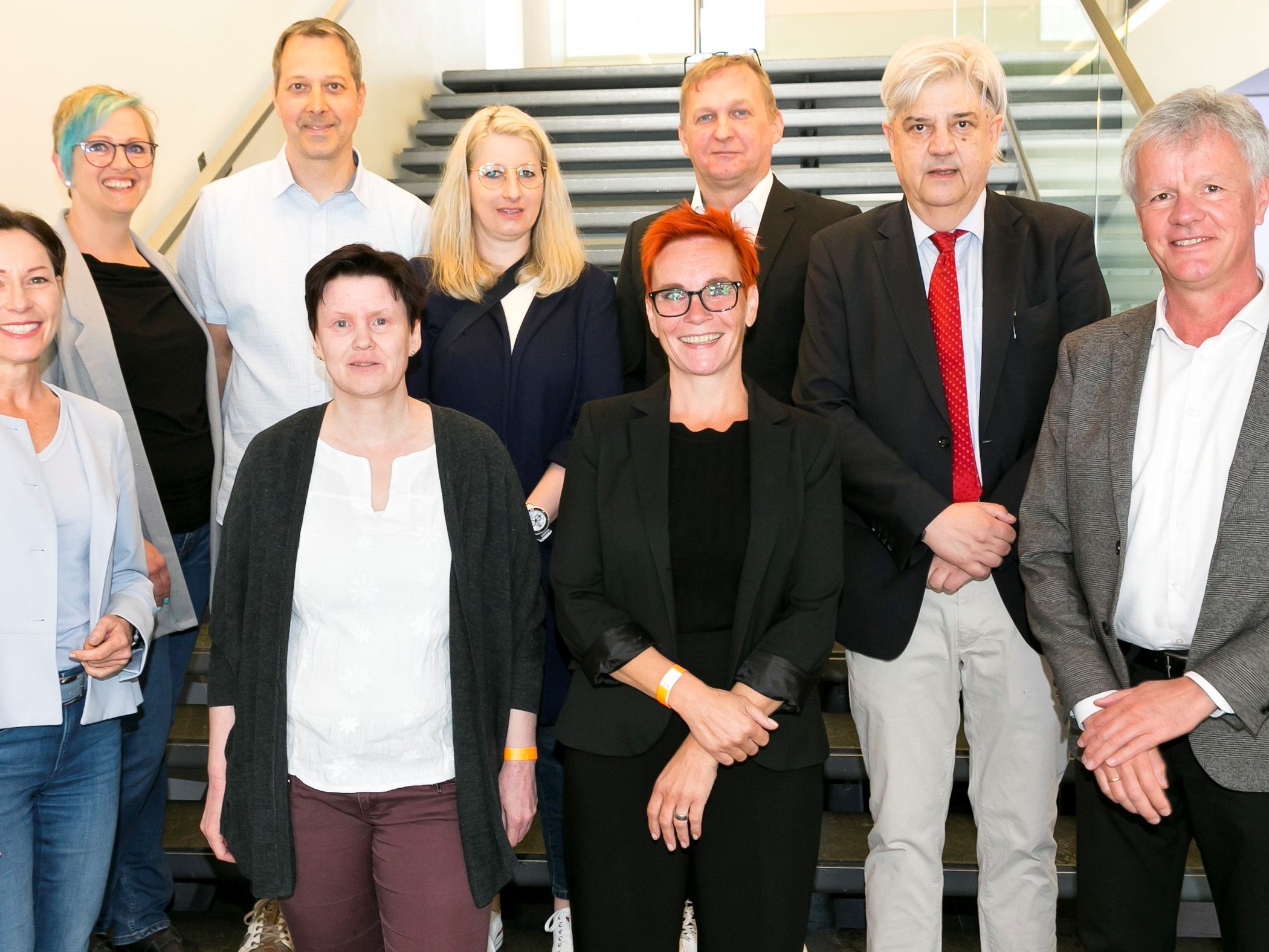 Vorstandsmitglieder & Ehrevon links nach rechts: Landesrätin M. Rüscher, Rosmarie Schnetzer, Sandra Dietrich, Direktor Fleisch; hinten: Manuela Wieser, Daniel Rheinberger, Juliane Moser, Gilbert Hämmerle, Primar Strohal.