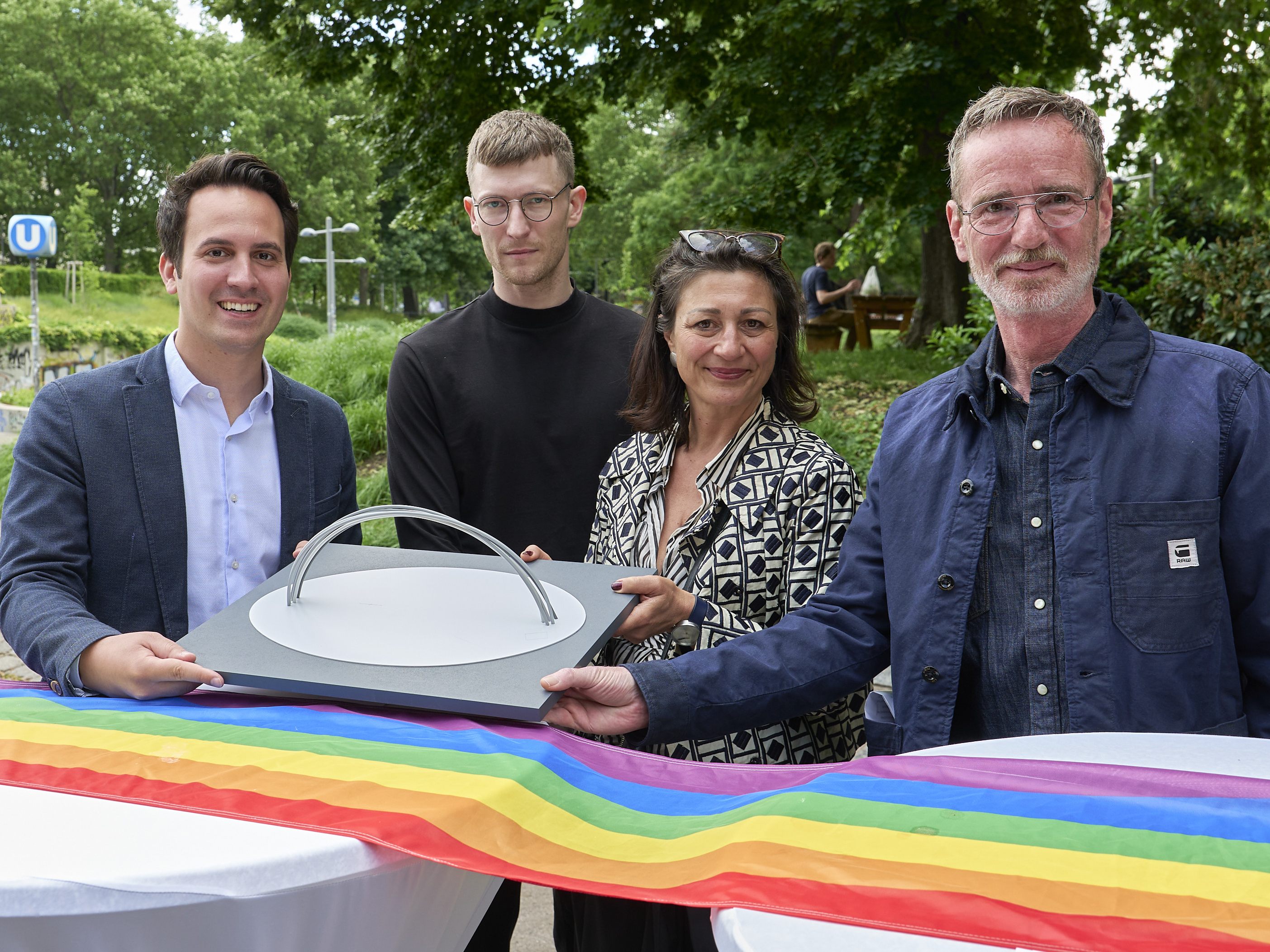 Ein grauer Regenbogen wird in Wien an homosexuelle NS-Opfer erinnern Ein grauer Regenbogen wird in Wien an homosexuelle NS-Opfer erinnern