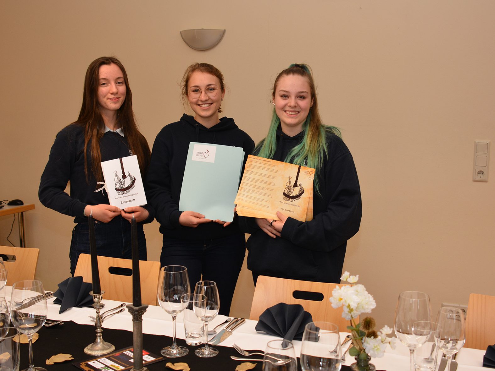 Projektleiterinnen Anna Rothfuß, Indira Gorbach und Leonie Spieler Projektleiterinnen Anna Rothfuß, Indira Gorbach und Leonie Spieler