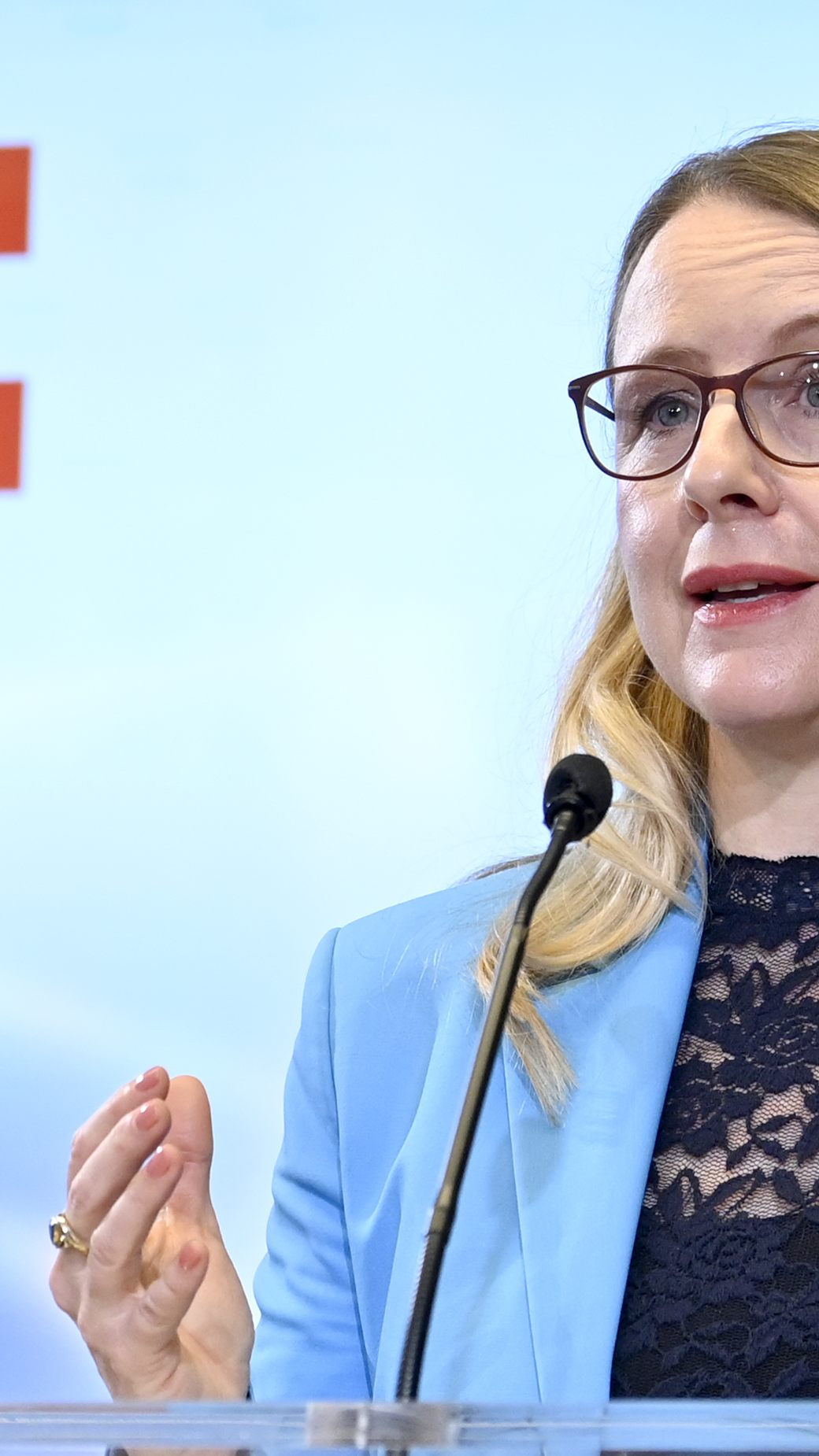 Wirtschaftsministerin Schramböck will auch auf Fracking setzen.