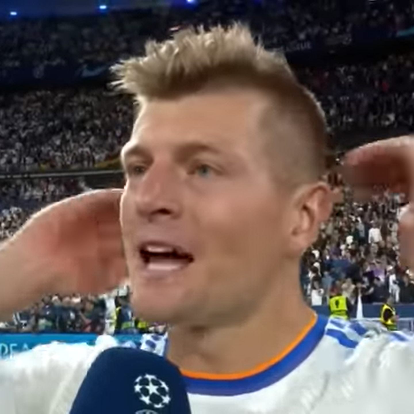 Toni Kroos Rastet aus beim Champions League finale 2022
