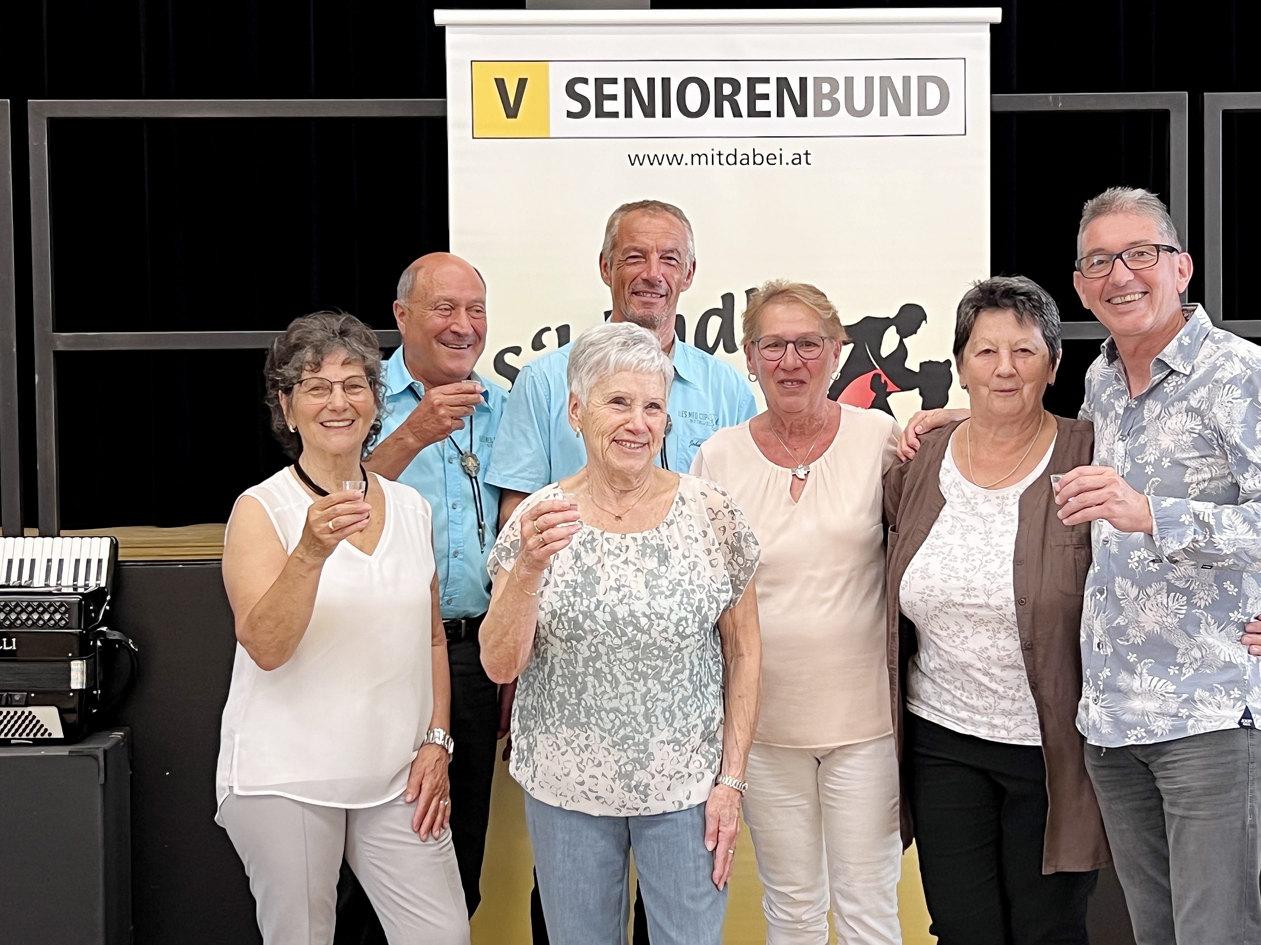 Beim s´Ländle tanzt vom Seniorenbund trafen sich die Tanzfreunde zum Maitanz in Koblach