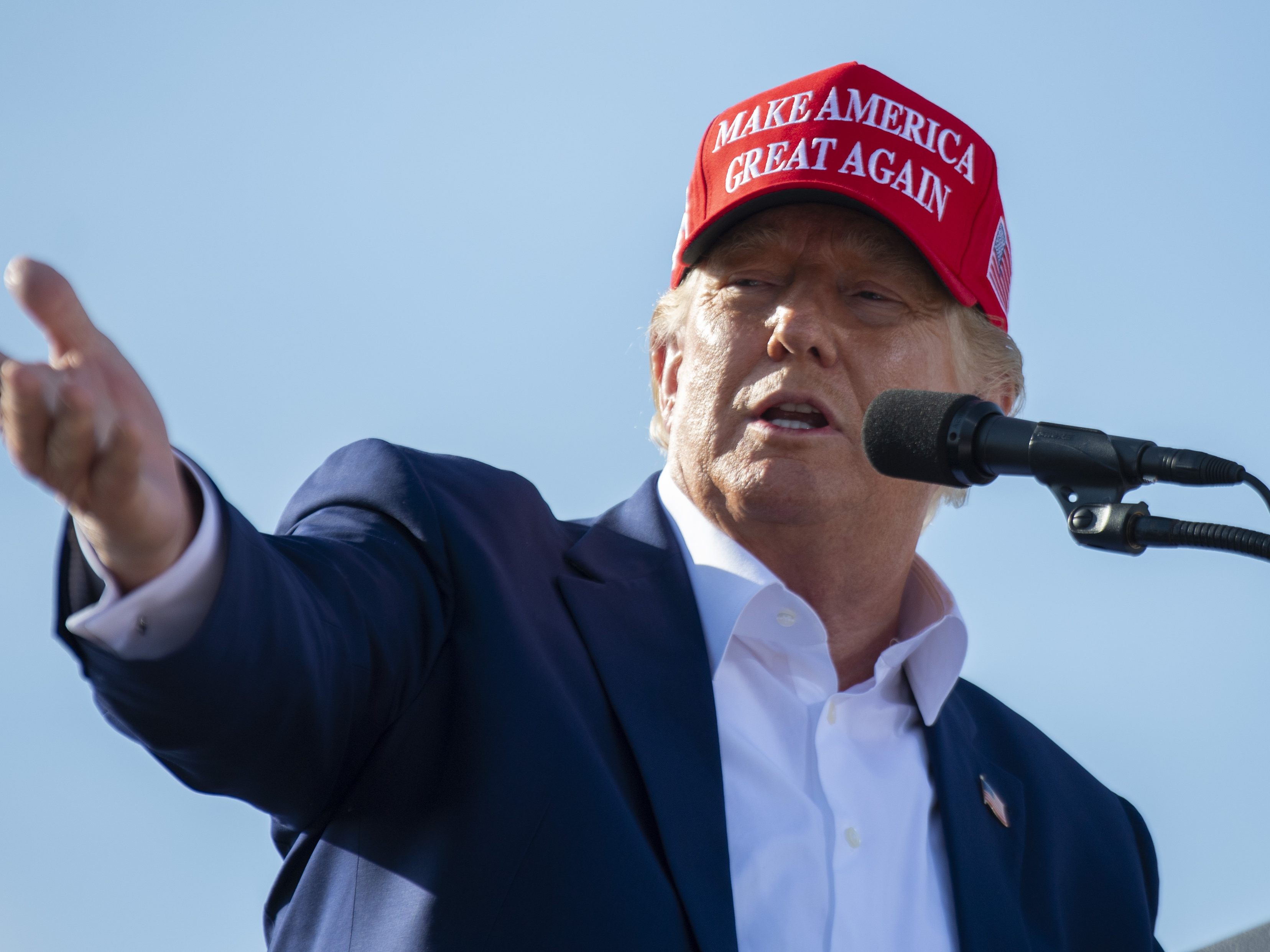 Sein ehemaliger Verteidigungsminister erhebt schwere Vorwürfe gegen Donald Trump. Sein ehemaliger Verteidigungsminister erhebt schwere Vorwürfe gegen Donald Trump.