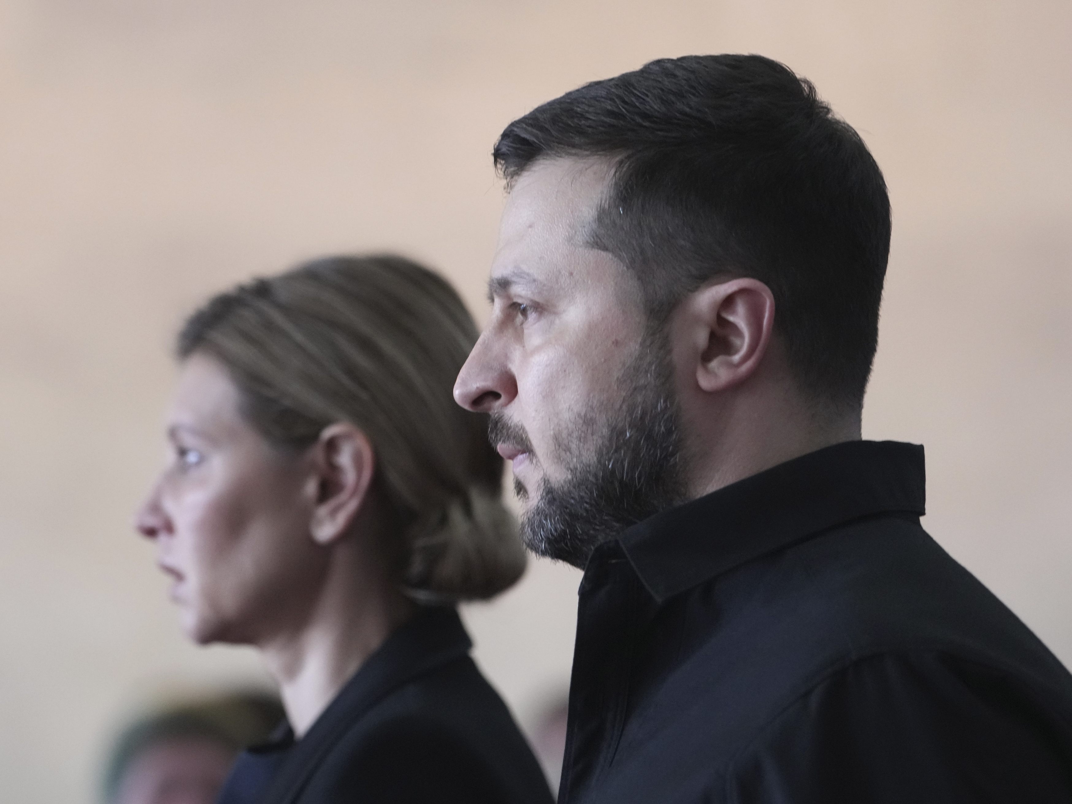 Ukraines Präsident Selenskyj will das Kriegsrecht um 90 Tage verlängern. Ukraines Präsident Selenskyj will das Kriegsrecht um 90 Tage verlängern.