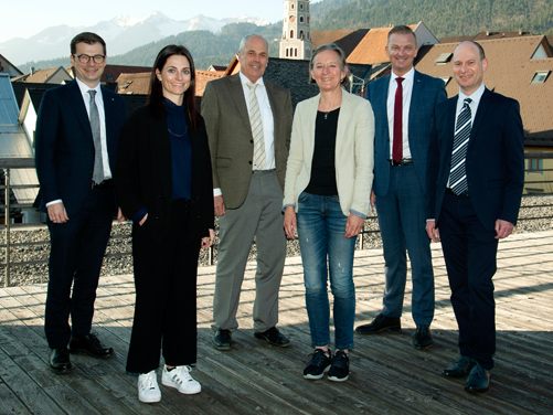 Andreas Huber, Jennifer Bitsche, Klaus Gerstgrasser, Karin Rettenmoser, Wolfgang Eichler, Bernd Kammerlander. Nicht auf dem Bild: Joachim Heinzl Andreas Huber, Jennifer Bitsche, Klaus Gerstgrasser, Karin Rettenmoser, Wolfgang Eichler, Bernd Kammerlander. Nicht auf dem Bild: Joachim Heinzl