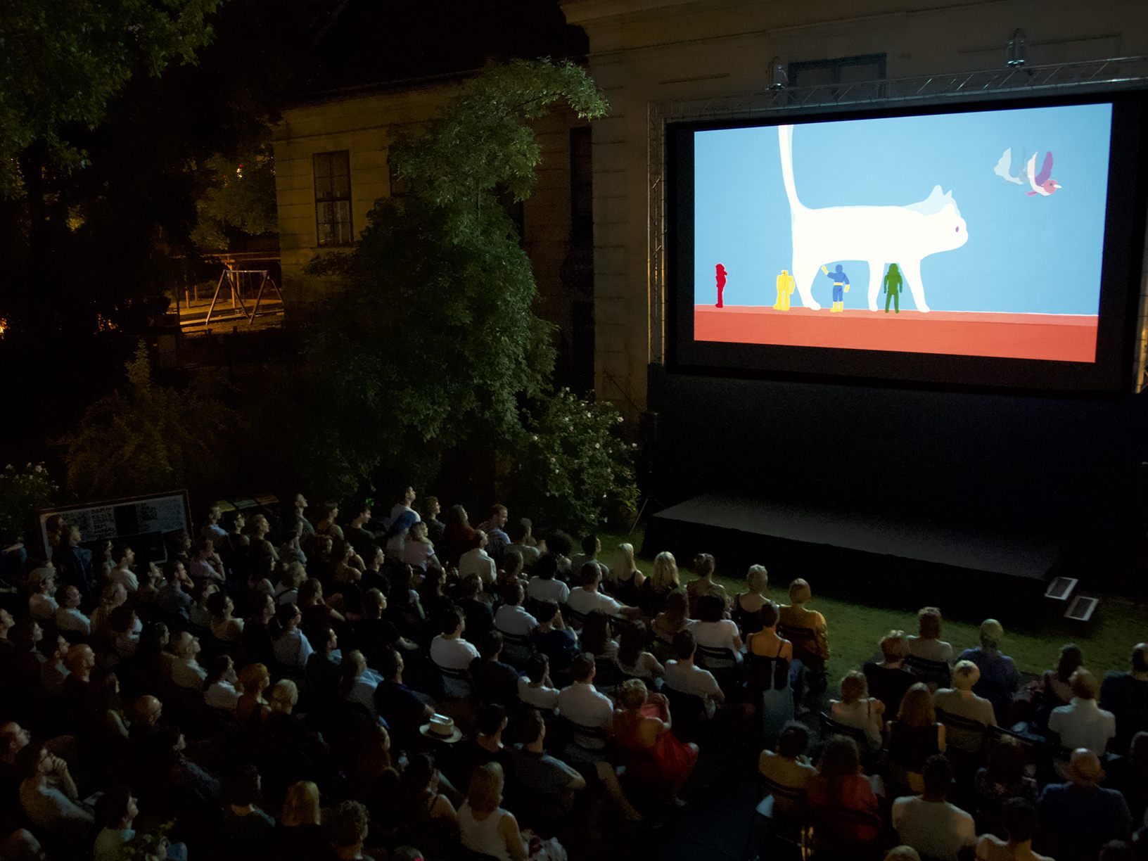 2022 findet die 13. Ausgabe des dotdotdot Open Air Kurzfilmfestival statt. 2022 findet die 13. Ausgabe des dotdotdot Open Air Kurzfilmfestival statt.