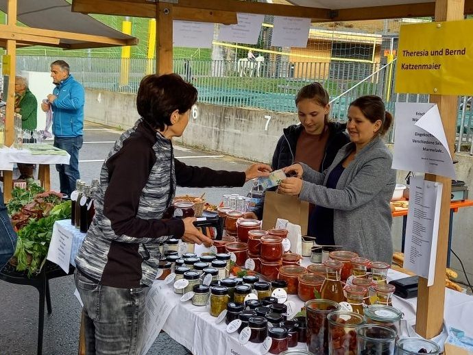 Selbstgemachte Köstlichkeiten, Handwerkskunst und Frisches werden auf dem „Langenegger Dorfmärtle“ am 11. Juni angeboten. Selbstgemachte Köstlichkeiten, Handwerkskunst und Frisches werden auf dem „Langenegger Dorfmärtle“ am 11. Juni angeboten.