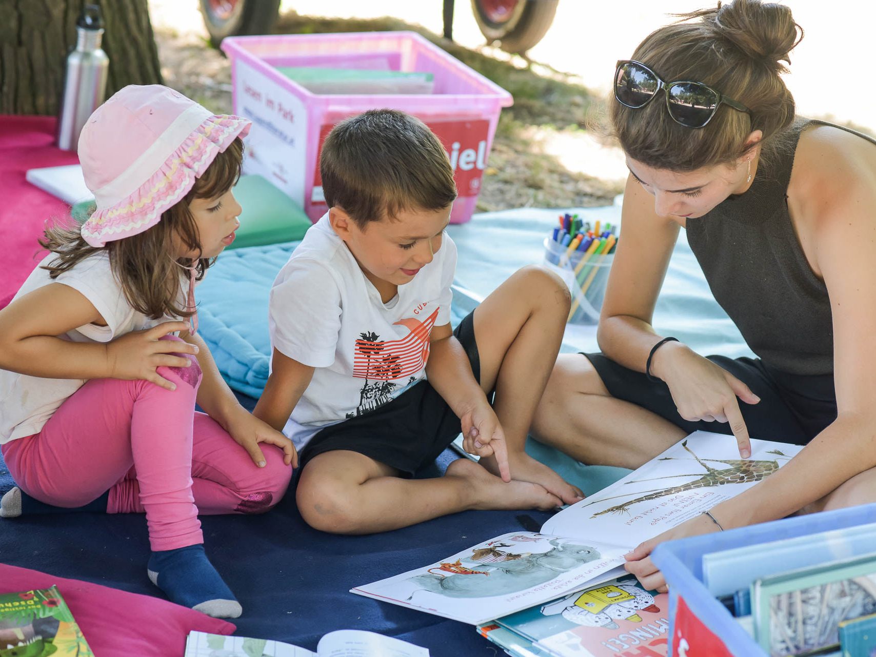 Freiluftoasen für junge Bücherwürmer in Wien: Lesen im Park Freiluftoasen für junge Bücherwürmer in Wien: Lesen im Park