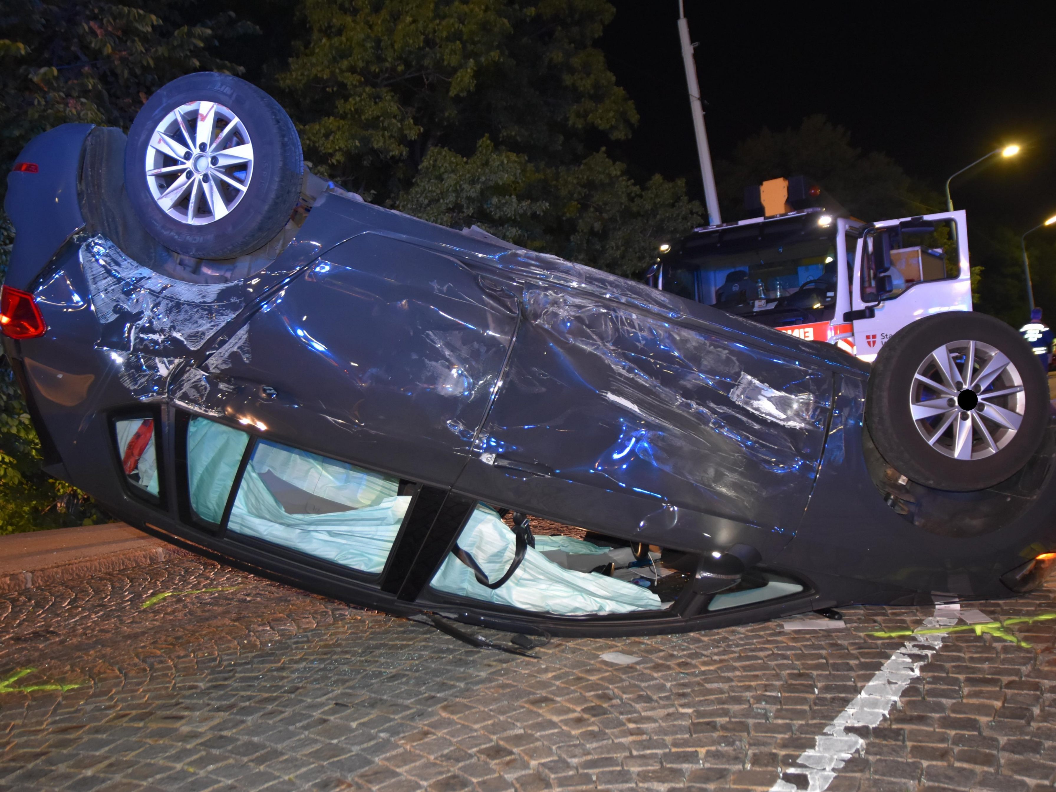 Ein missglückter Drift-Versuch hat in Wien zu schwerem Verkehrsunfall geführt