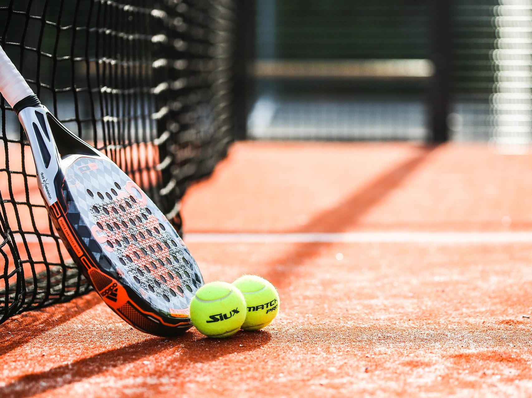 Tischtennis, Badminton, Squash und Tennis gehören zu Racketlon Tischtennis, Badminton, Squash und Tennis gehören zu Racketlon