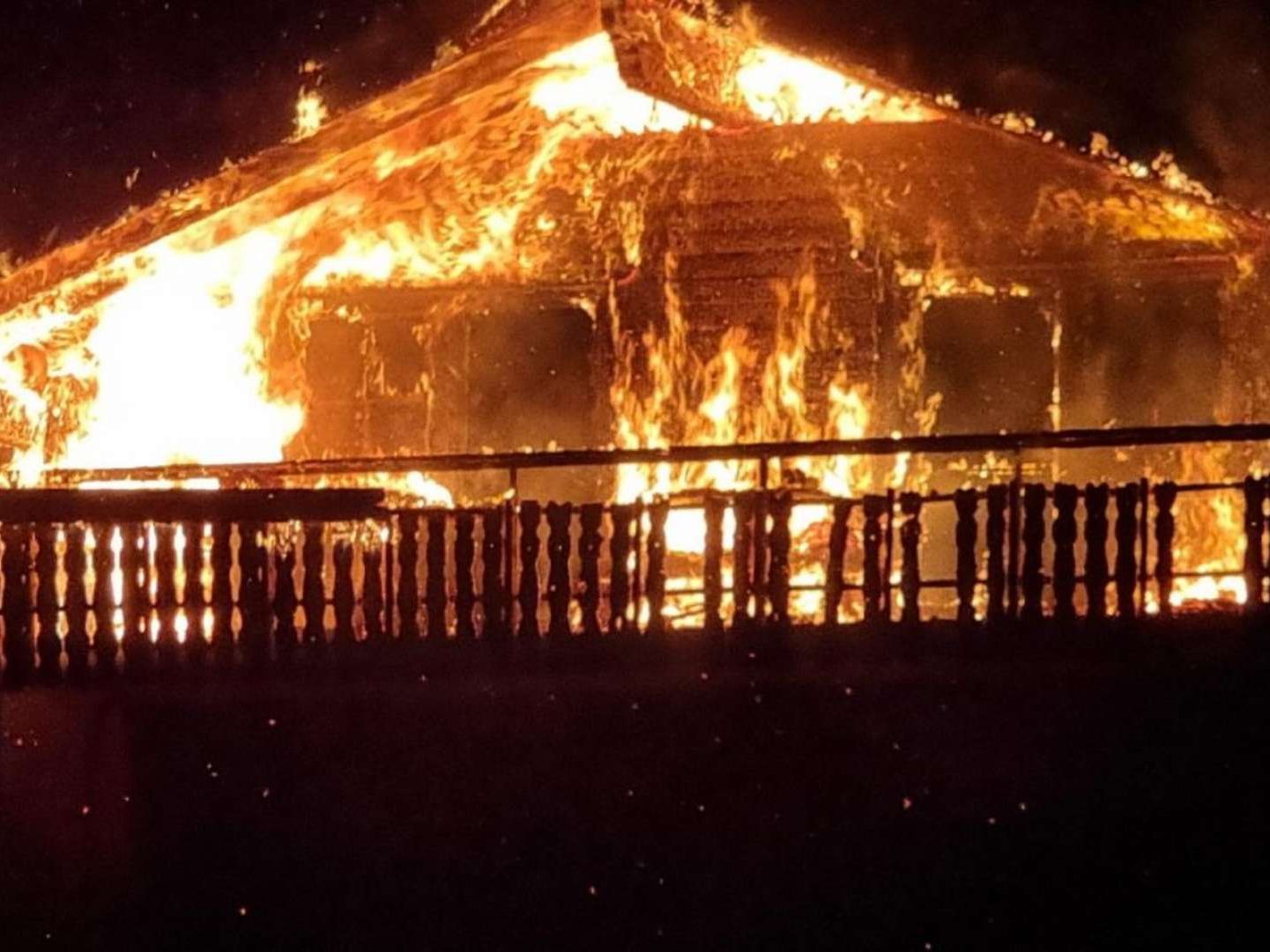 In einem Mehrparteienhaus in Hirschegg kam es zu einem Großbrand.
