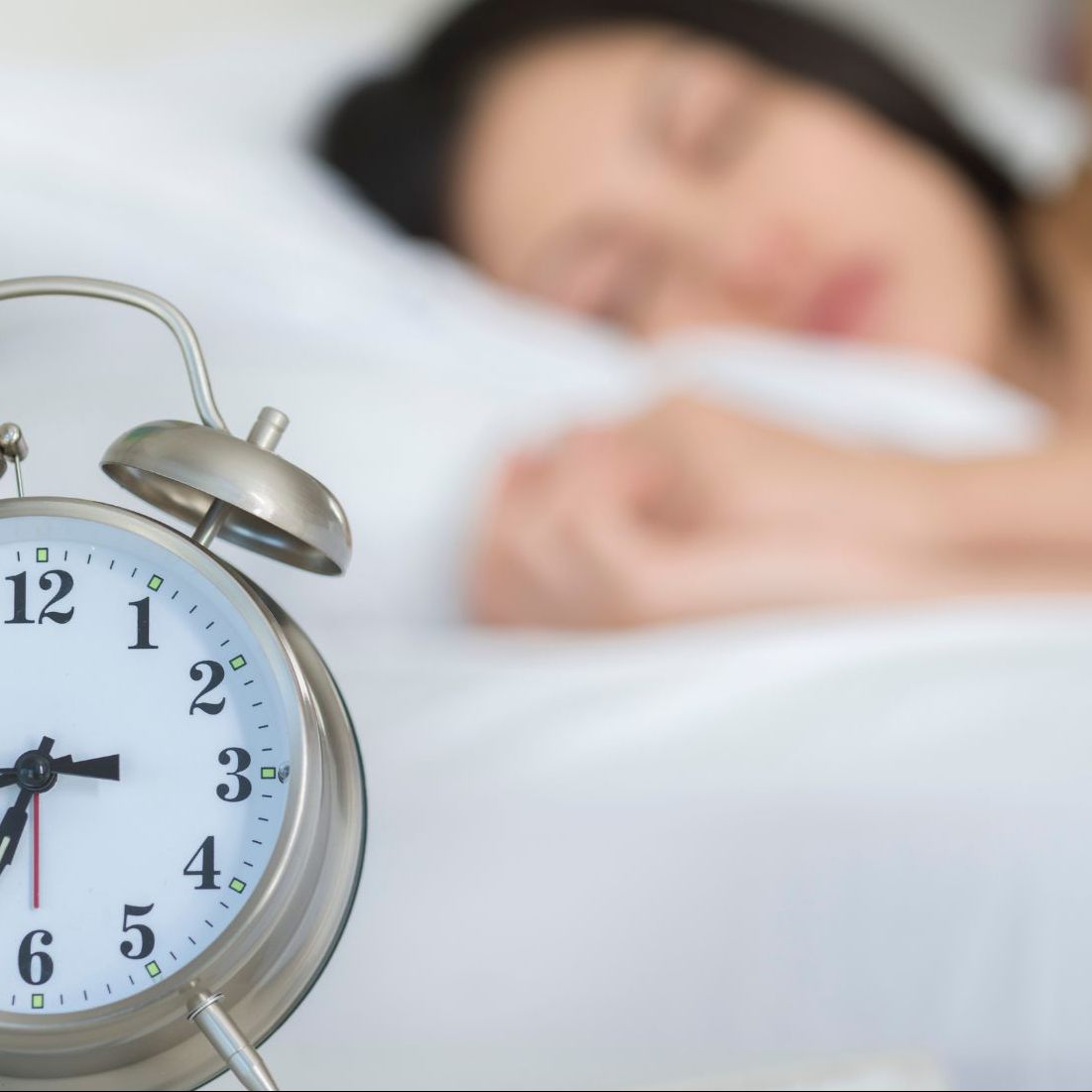 Wesentlich mehr oder weniger Schlaf hat negative Auswirkungen.