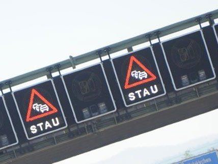 Tunnel Vösendorf auf der S1 nach Unfall gesperrt.